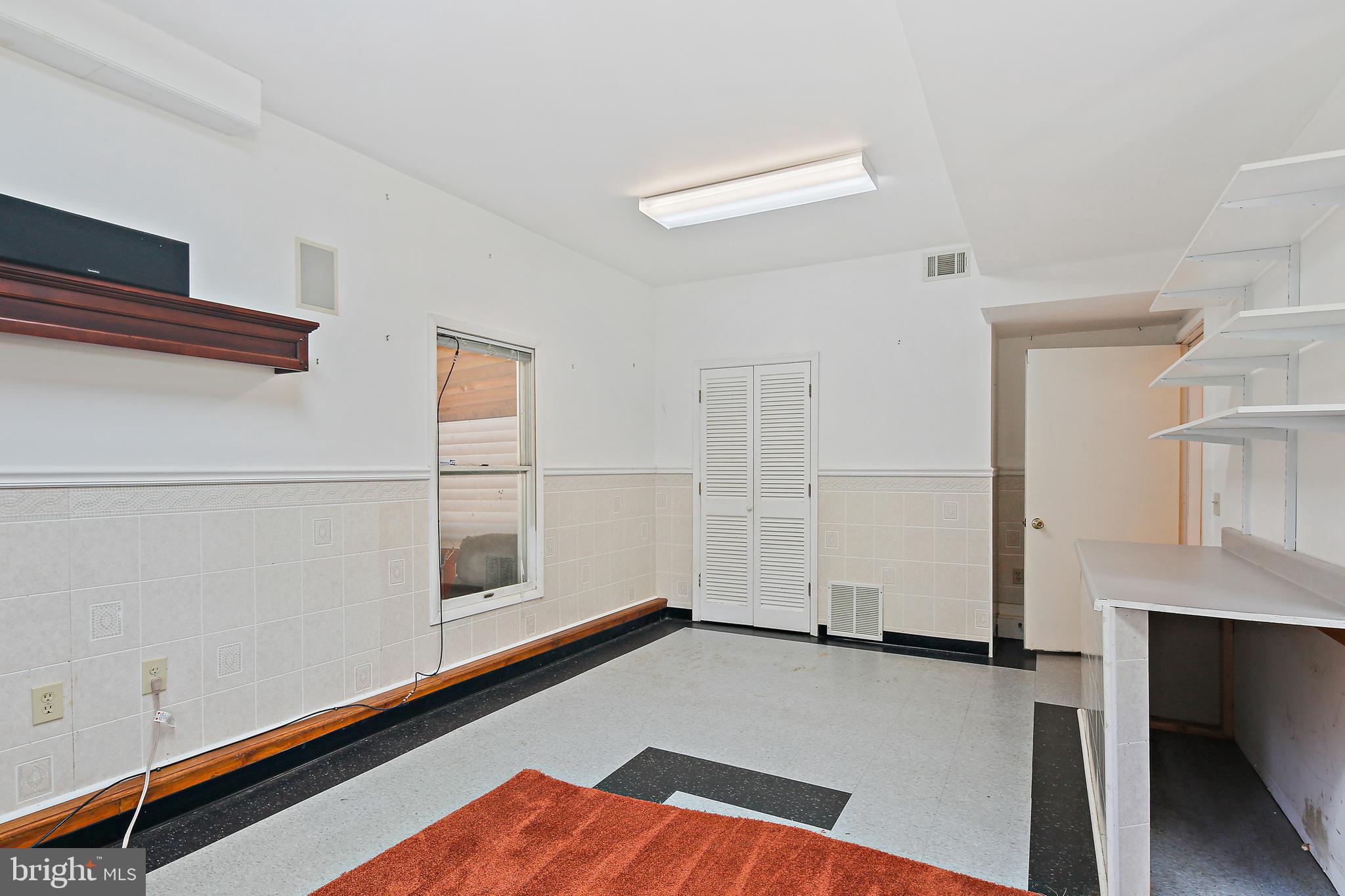 WINDSOR  MILL - Residential