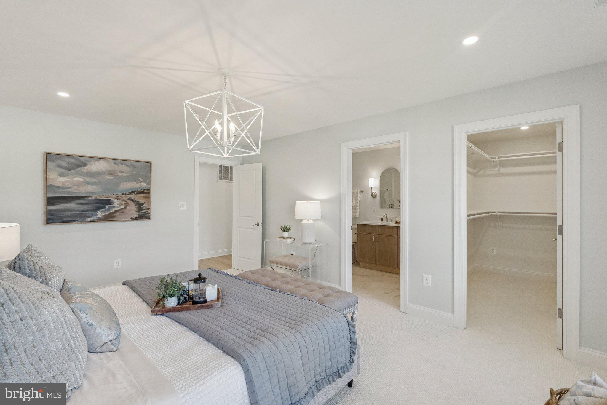 BURGUNDY MANOR - Residential