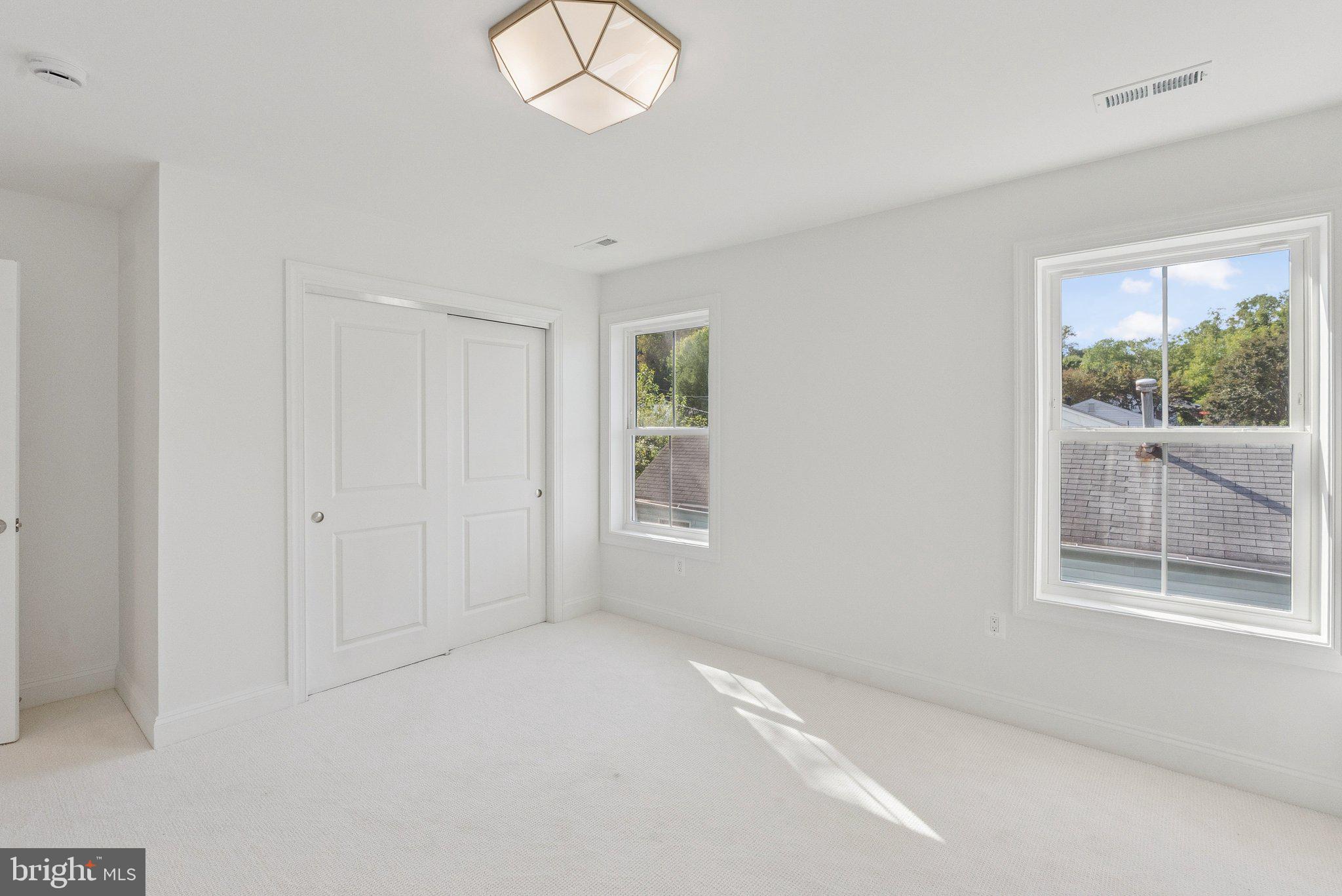 BURGUNDY MANOR - Residential