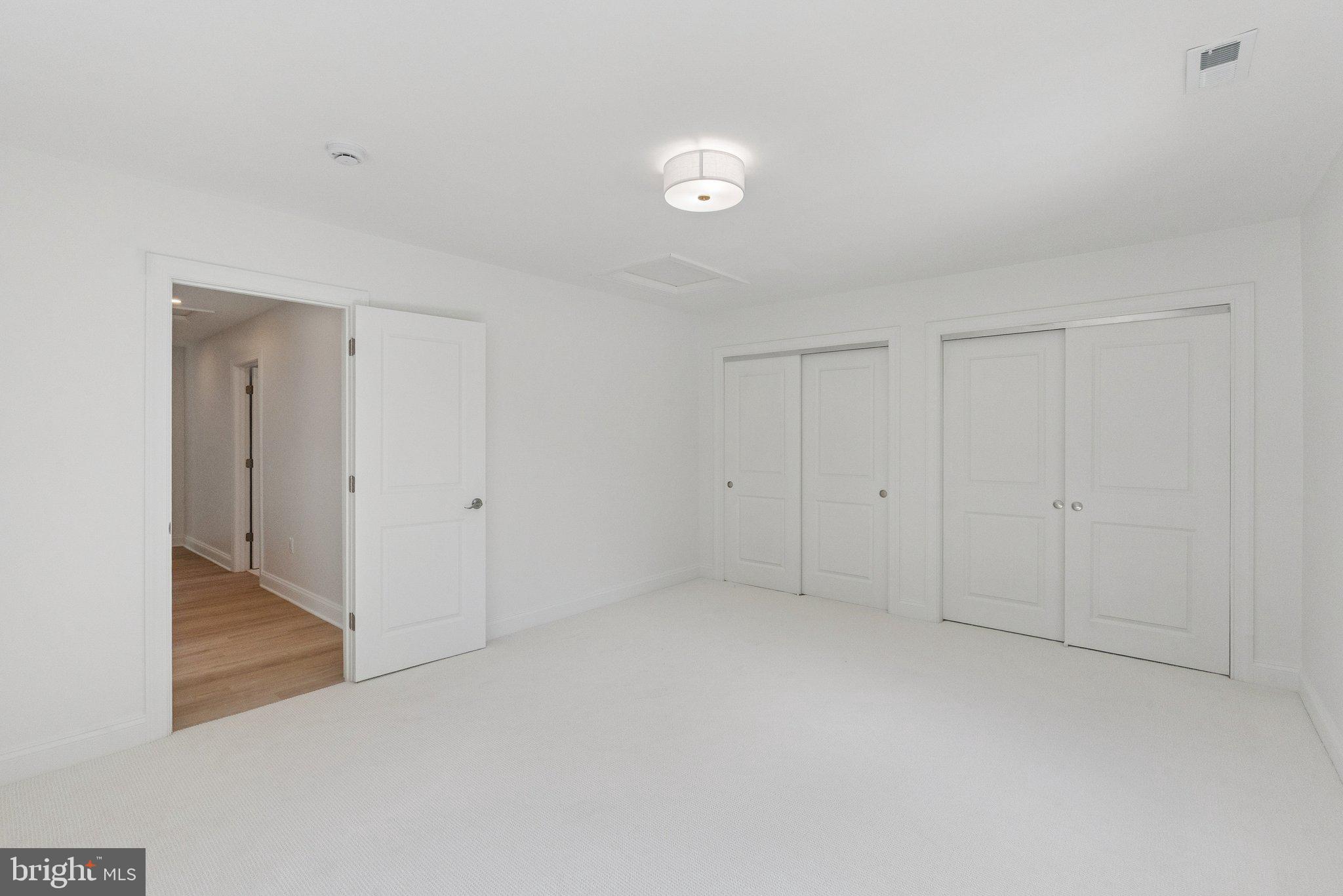 BURGUNDY MANOR - Residential