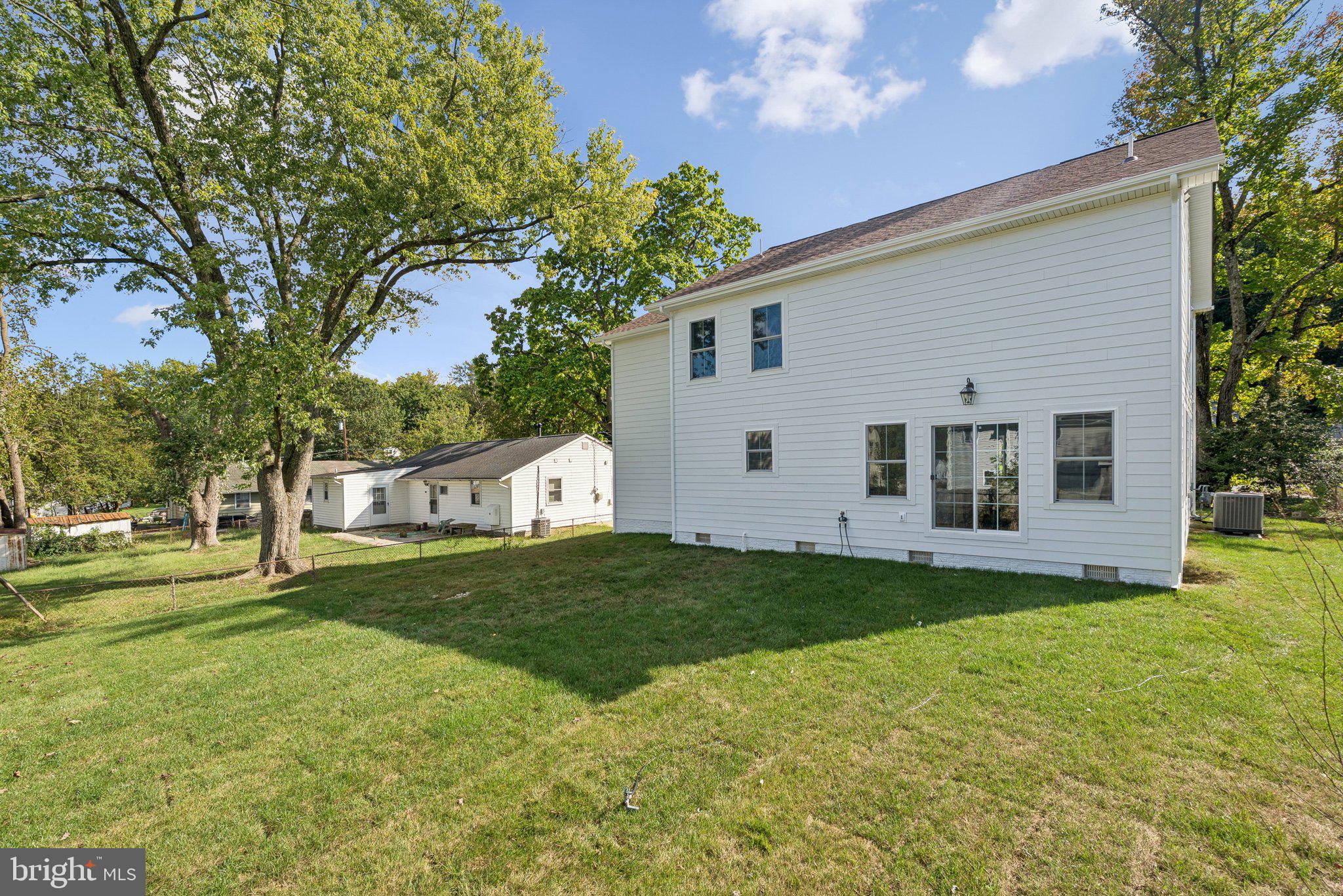 BURGUNDY MANOR - Residential