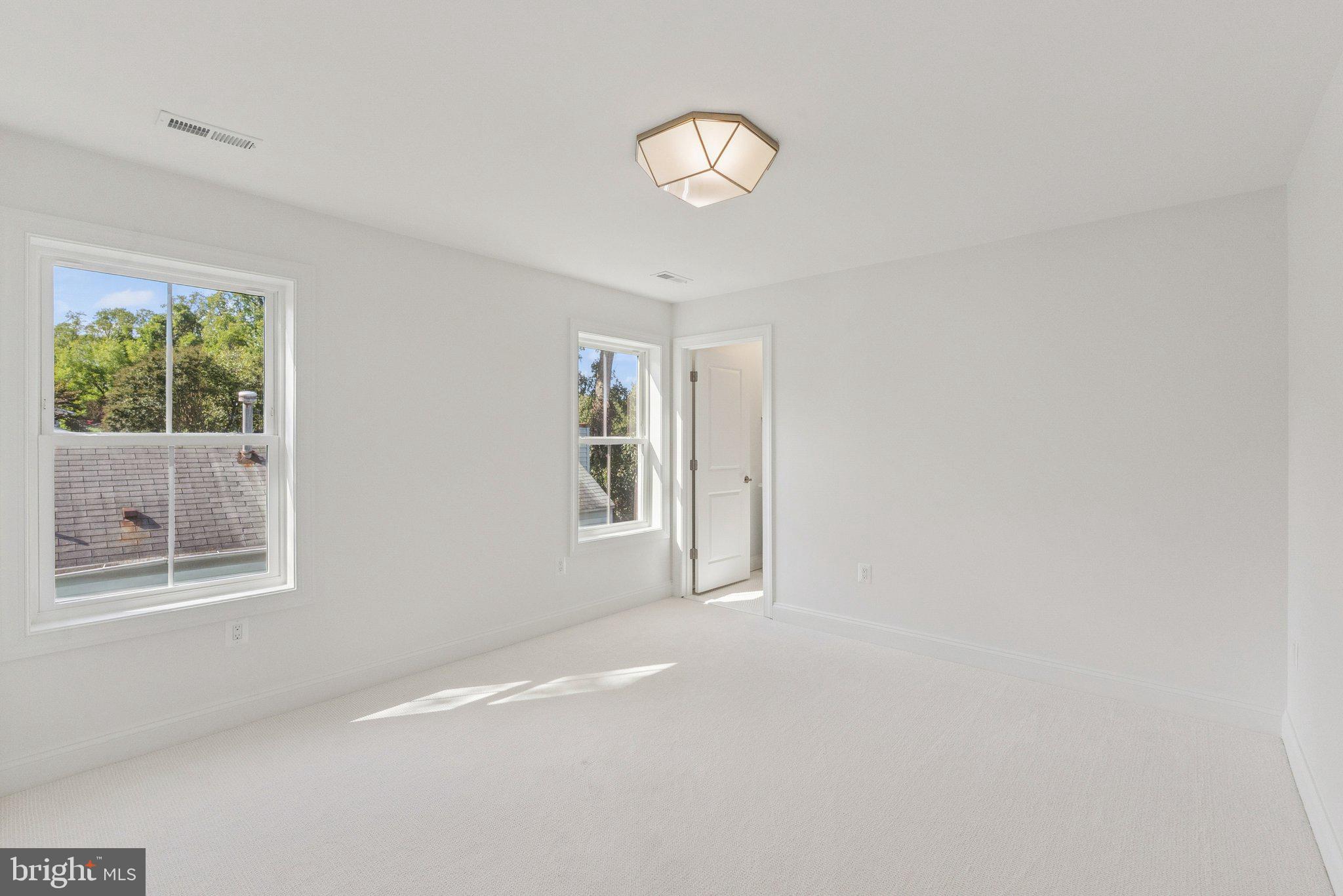 BURGUNDY MANOR - Residential