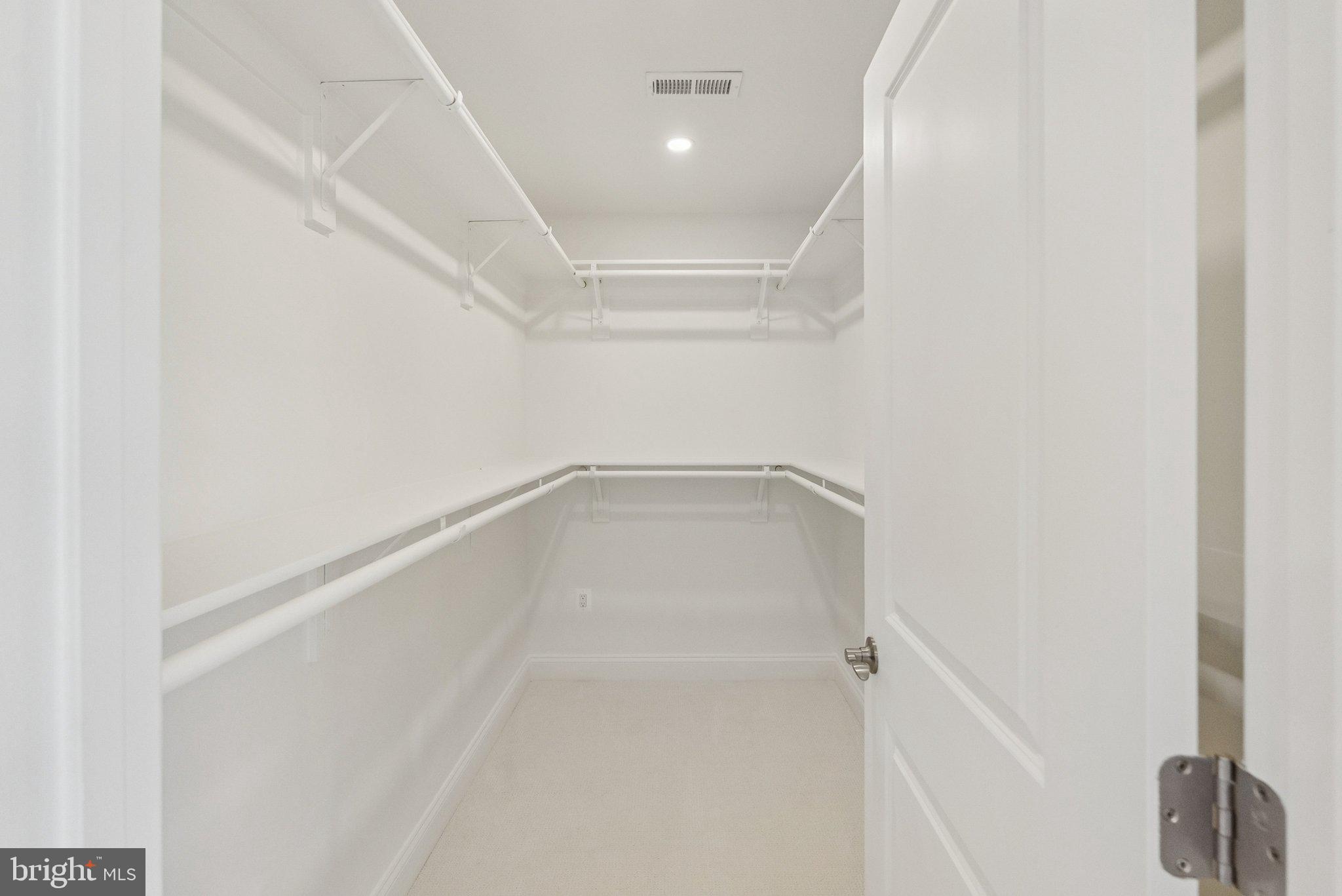 BURGUNDY MANOR - Residential