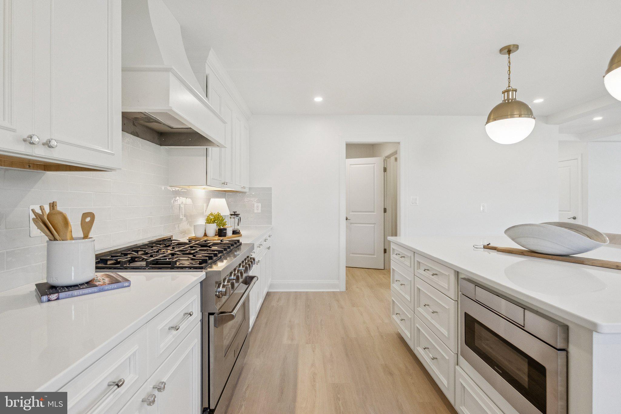 BURGUNDY MANOR - Residential