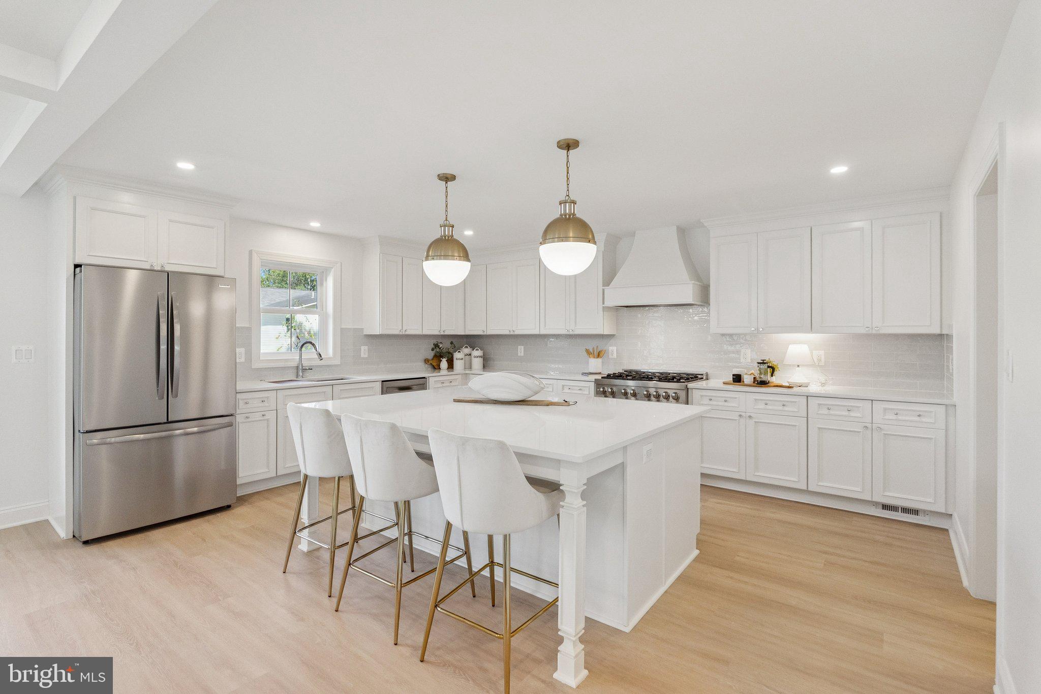 BURGUNDY MANOR - Residential