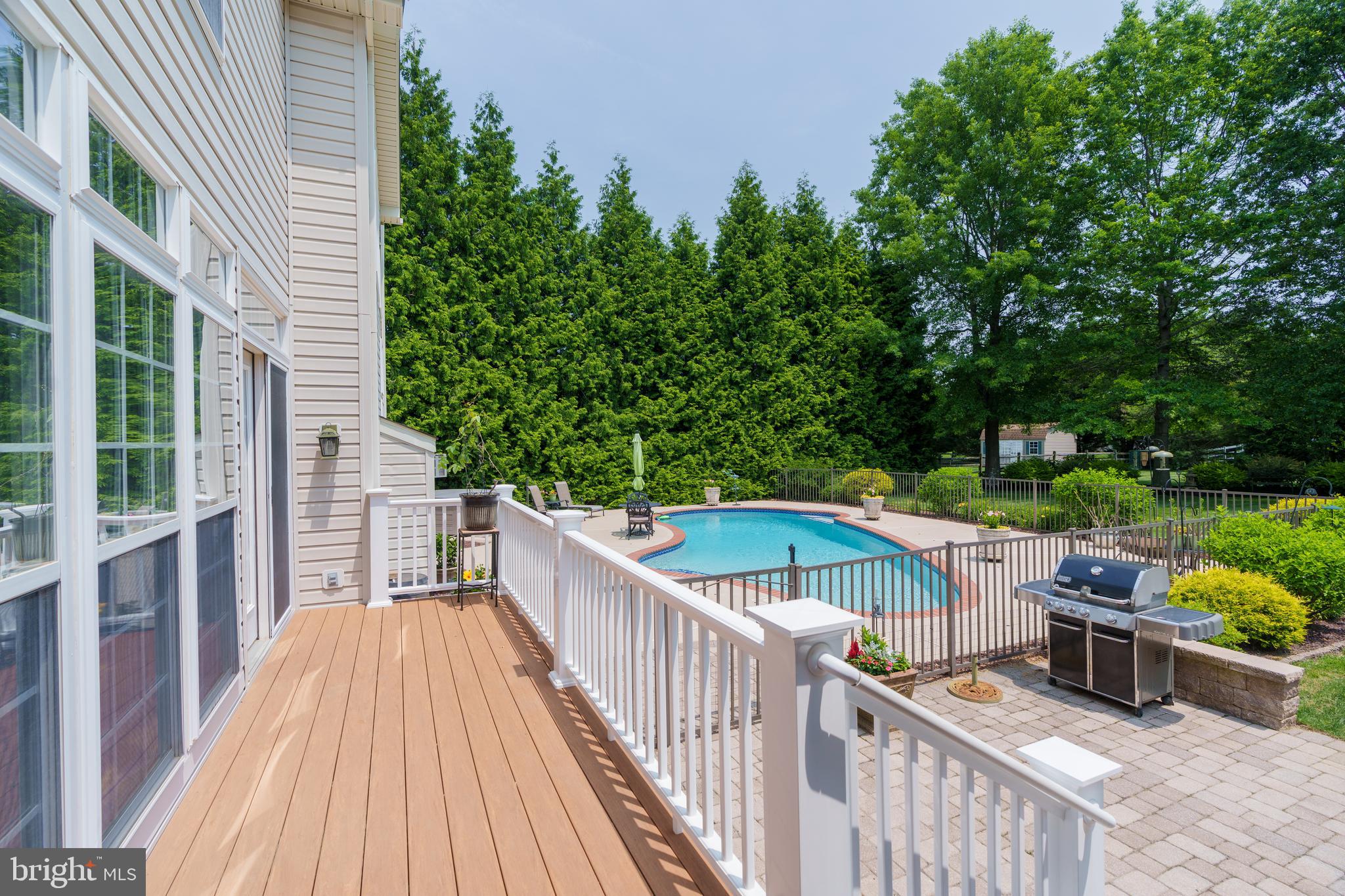195 MANOR CIRCLE