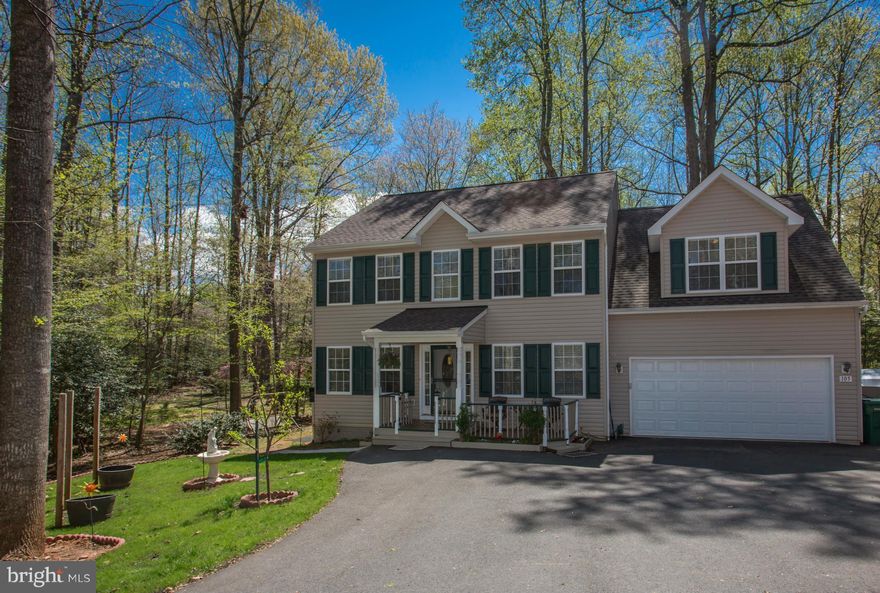 LOCATION, LOCATION THIS SPACIOUS COLONIAL IS LOCATED IN LAKE OF THE WOODS ON A QUIET CUL DE SAC, NEXT TO THE PARK AND YOU CAN WALK TO THE BEACH.  IT DOESN'T GET BETTER THAN THAT.  5 BEDRMS, 2.5 BATHS AND BEAUTIFUL HARDWOOD FLOORS.  SIT IN YOUR SCREENED IN PORCH AND ENJOY YOUR PRIVATE BACKYARD.  LARGE MASTER WITH YOUR VERY OWN FIREPLACE AND SPACIOUS MASTER BATH.  REMODELED IN 2010.