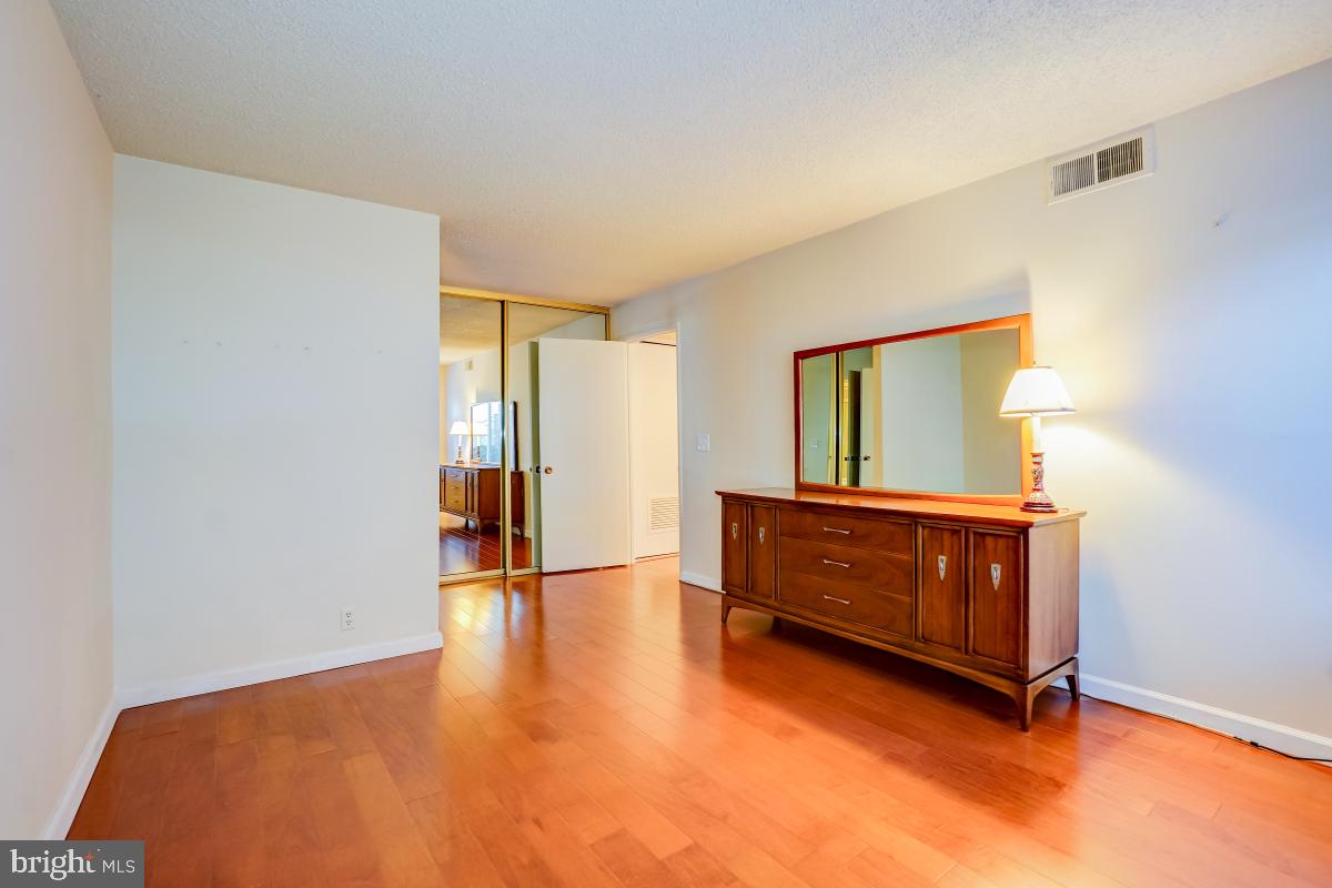 LEISURE WORLD - Residential