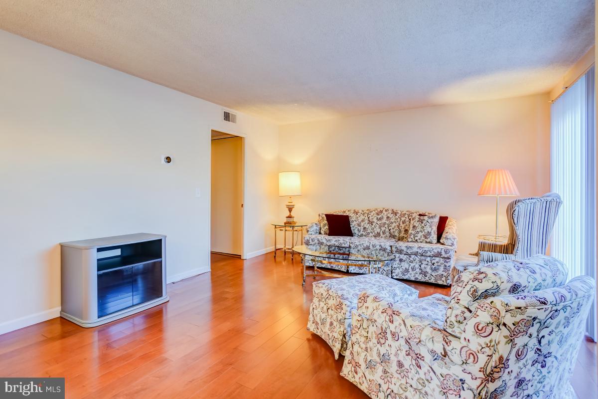 LEISURE WORLD - Residential