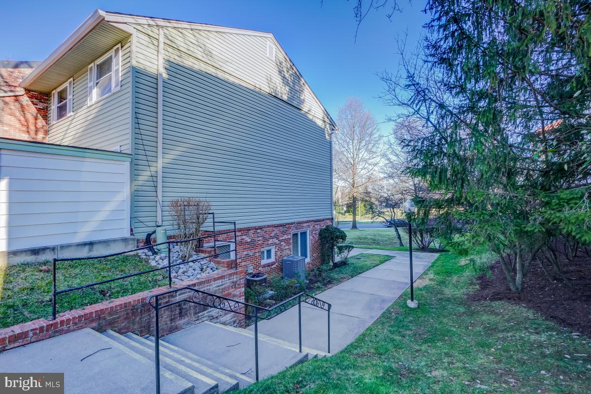 LEISURE WORLD - Residential