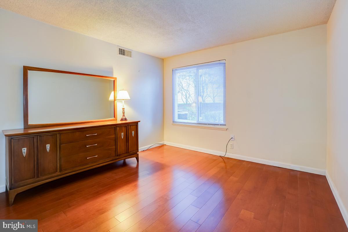 LEISURE WORLD - Residential