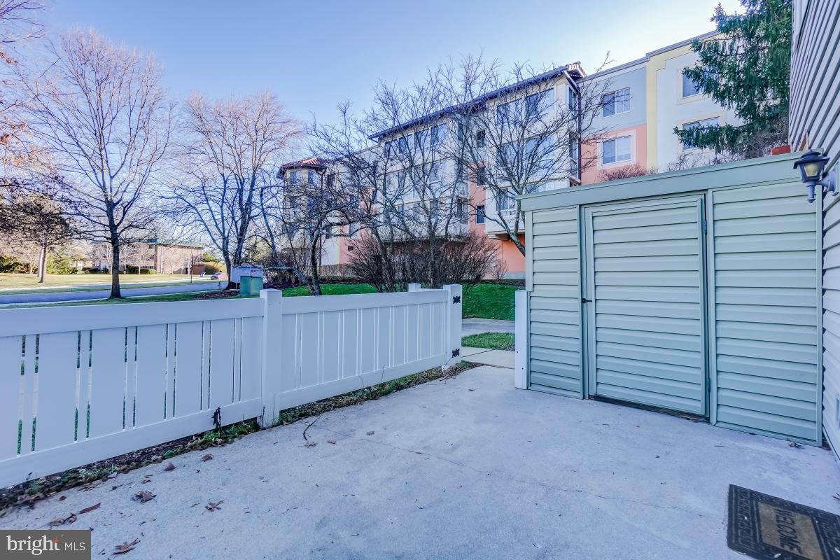 LEISURE WORLD - Residential