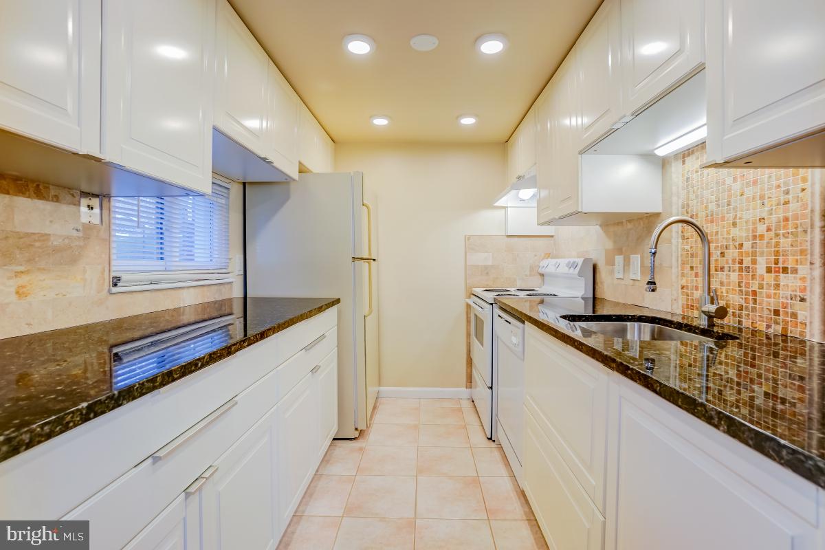 LEISURE WORLD - Residential