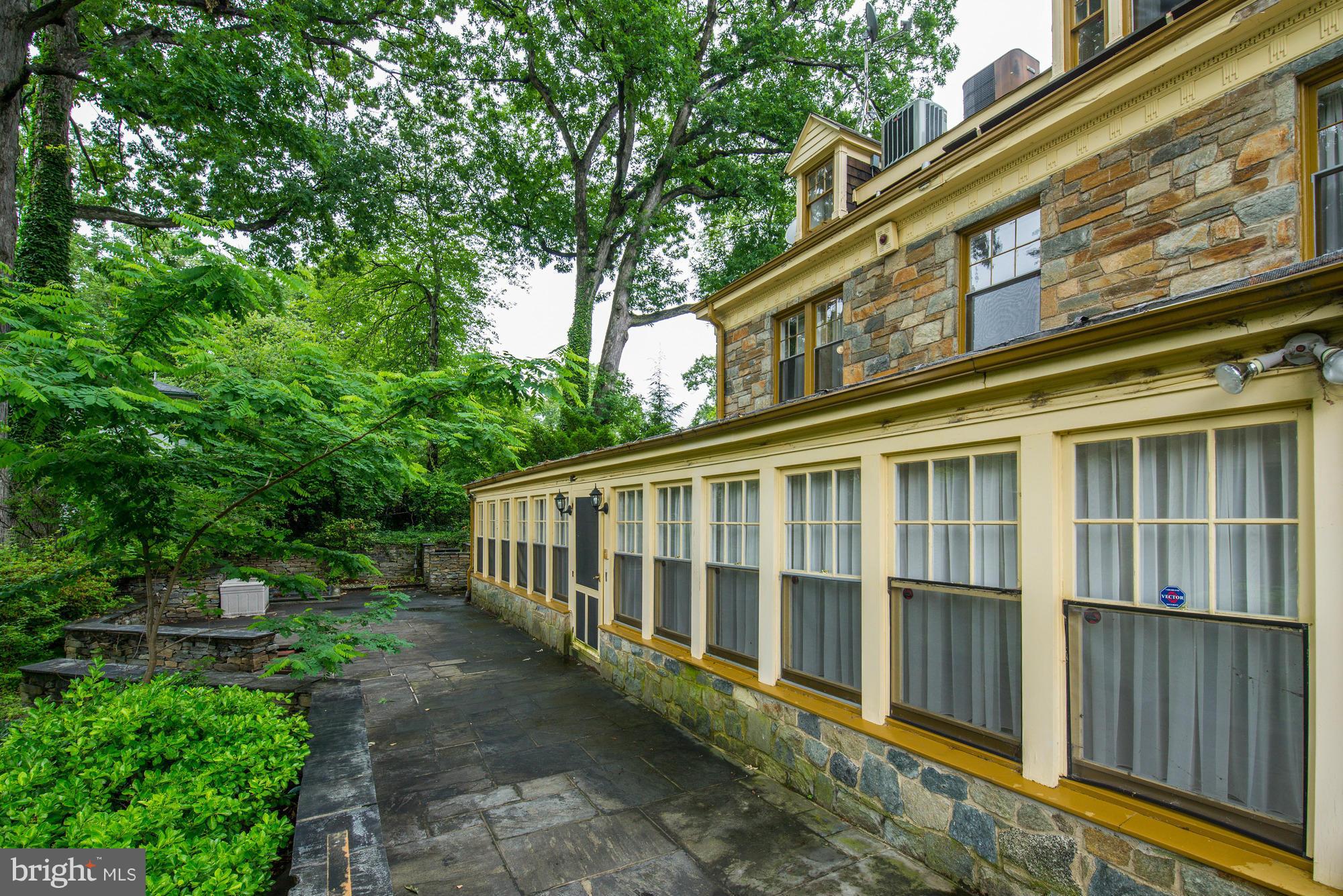 FOREST HILLS - Residential