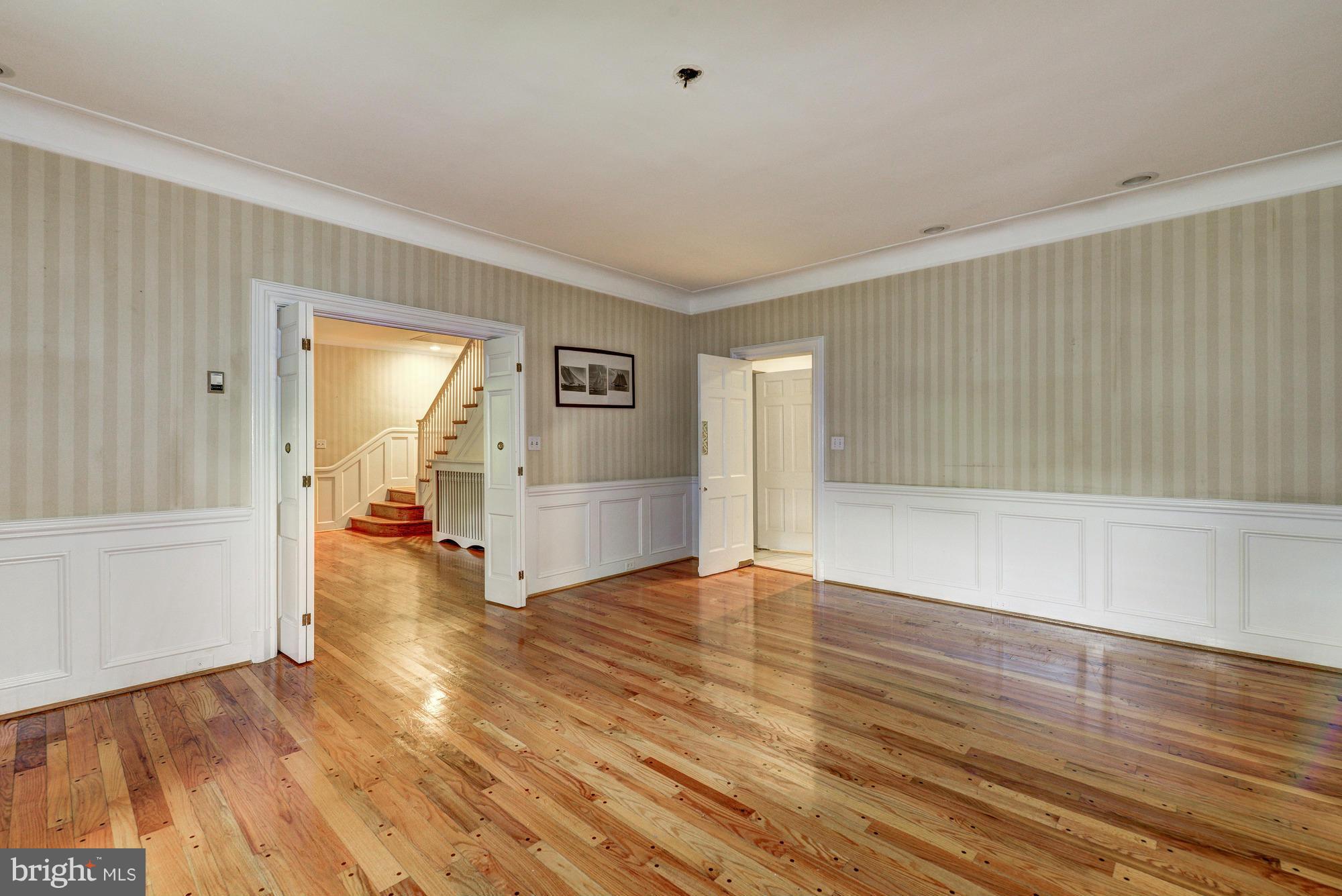 FOREST HILLS - Residential