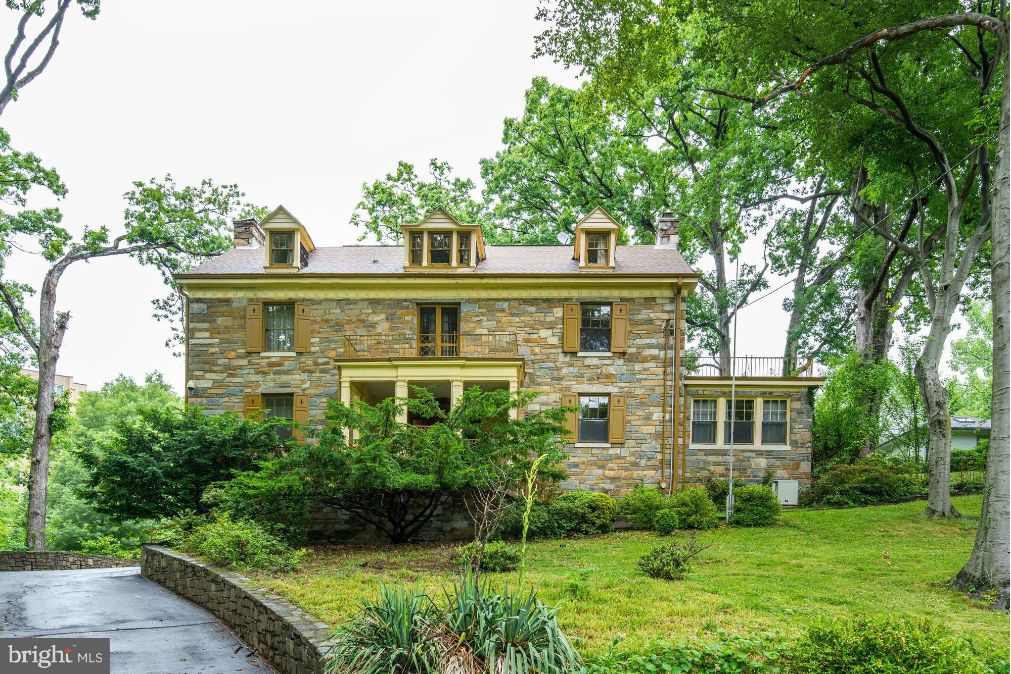 FOREST HILLS - Residential