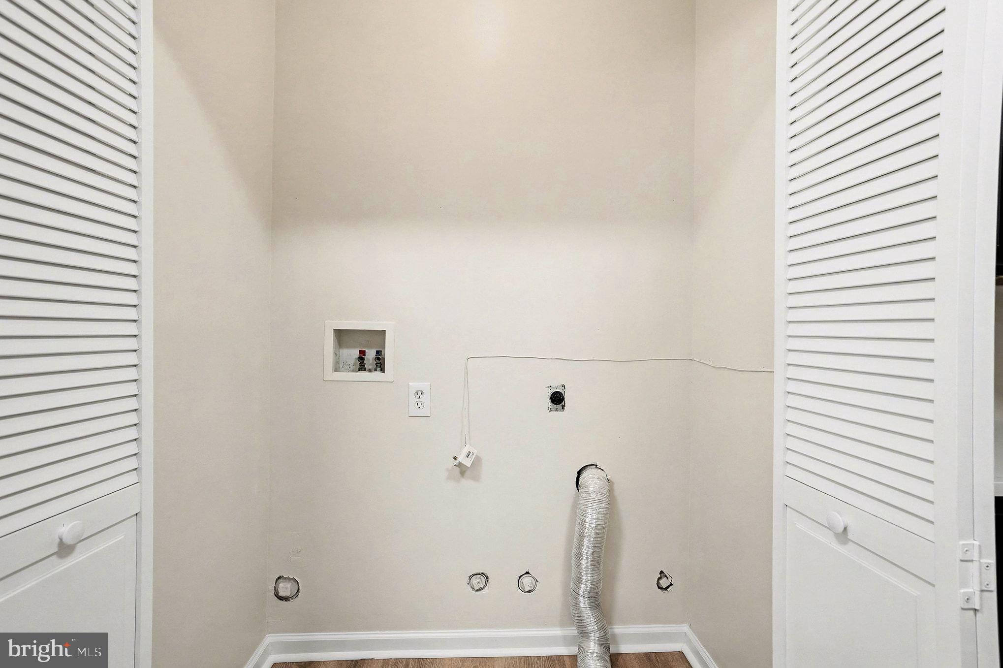 THE COURTYARDS AT POND - Residential