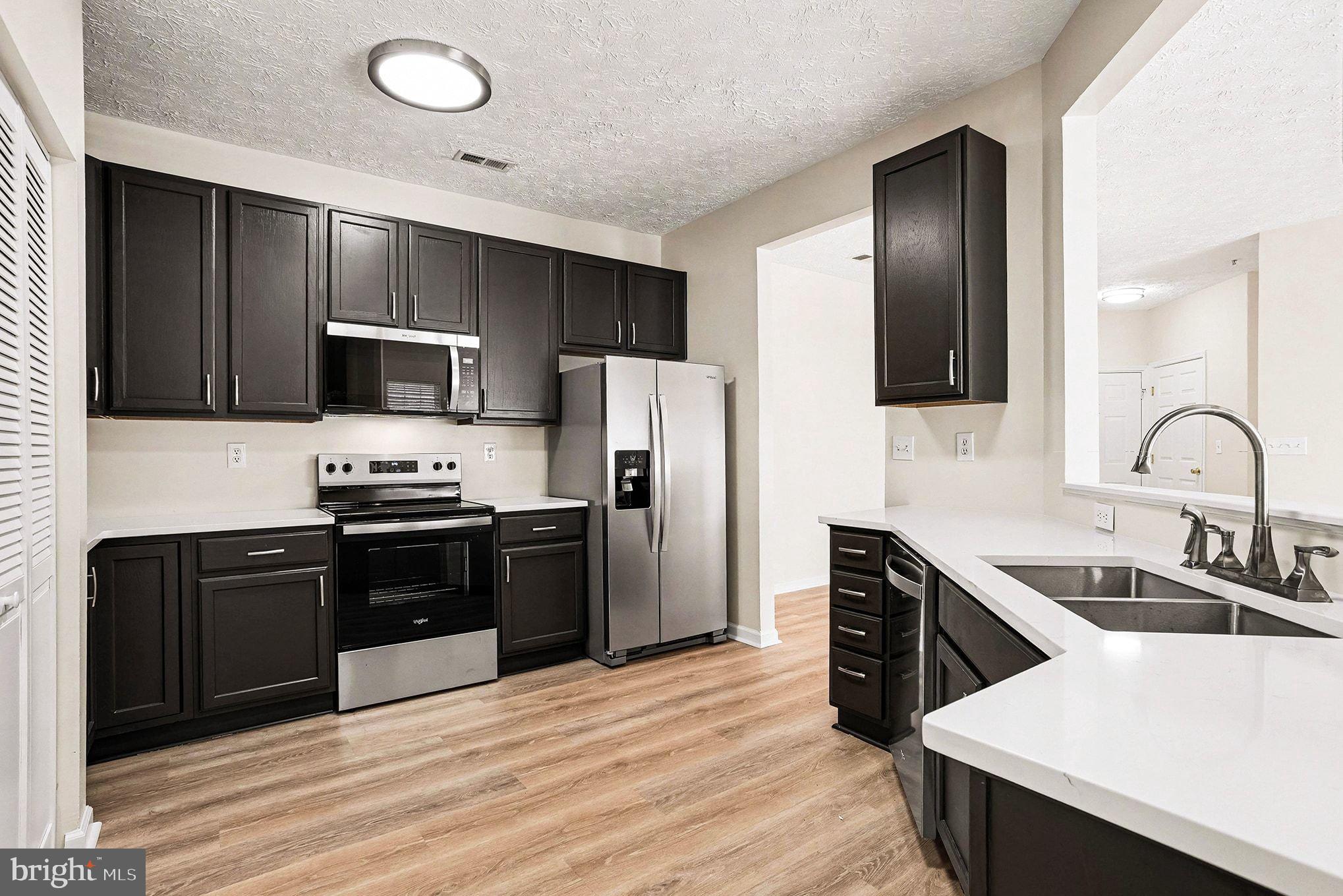 THE COURTYARDS AT POND - Residential