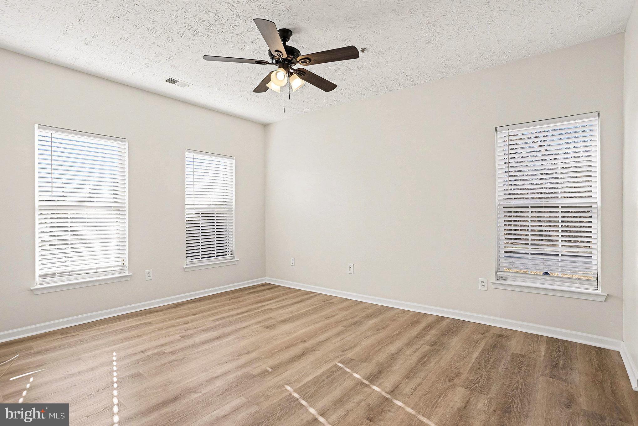 THE COURTYARDS AT POND - Residential