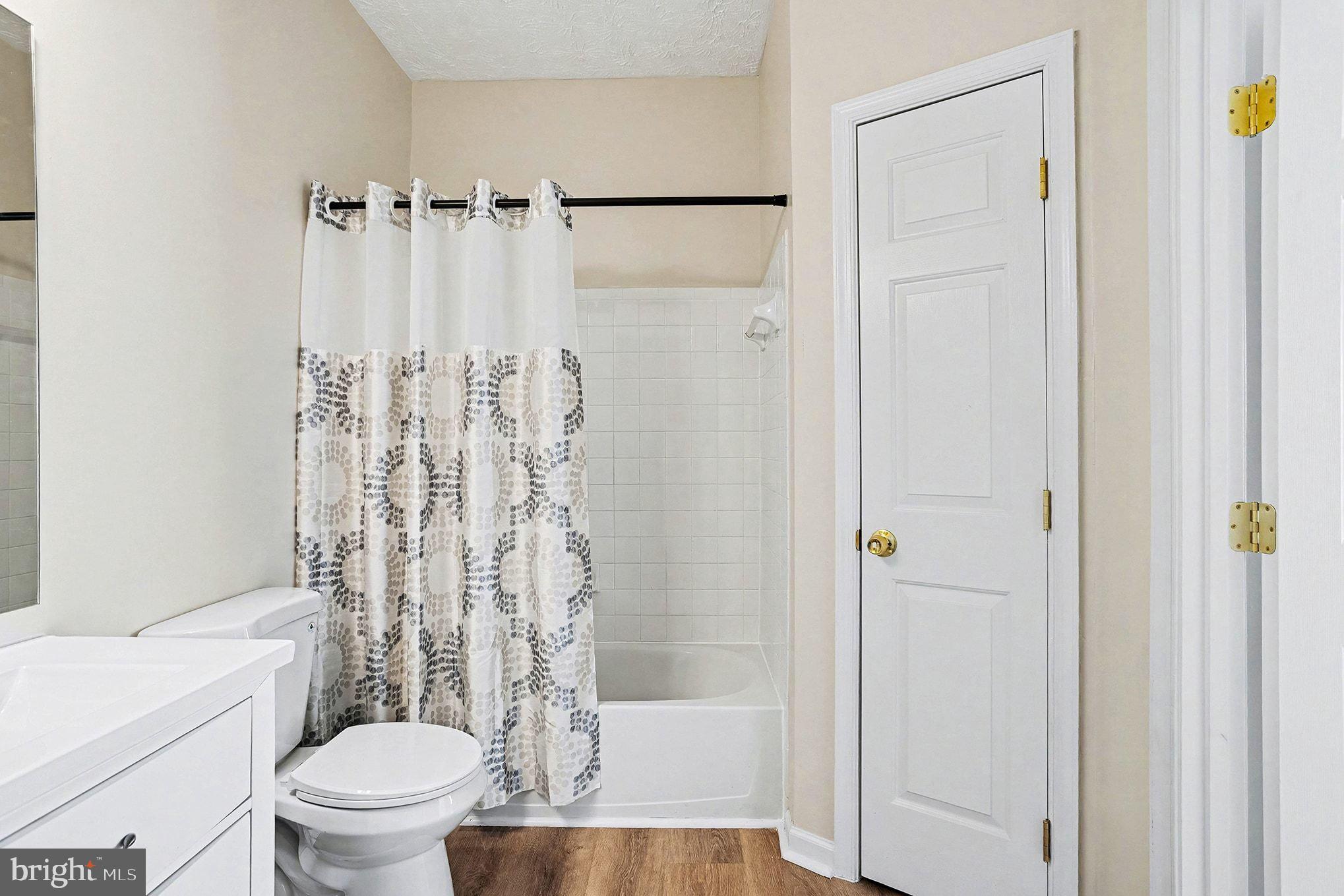 THE COURTYARDS AT POND - Residential