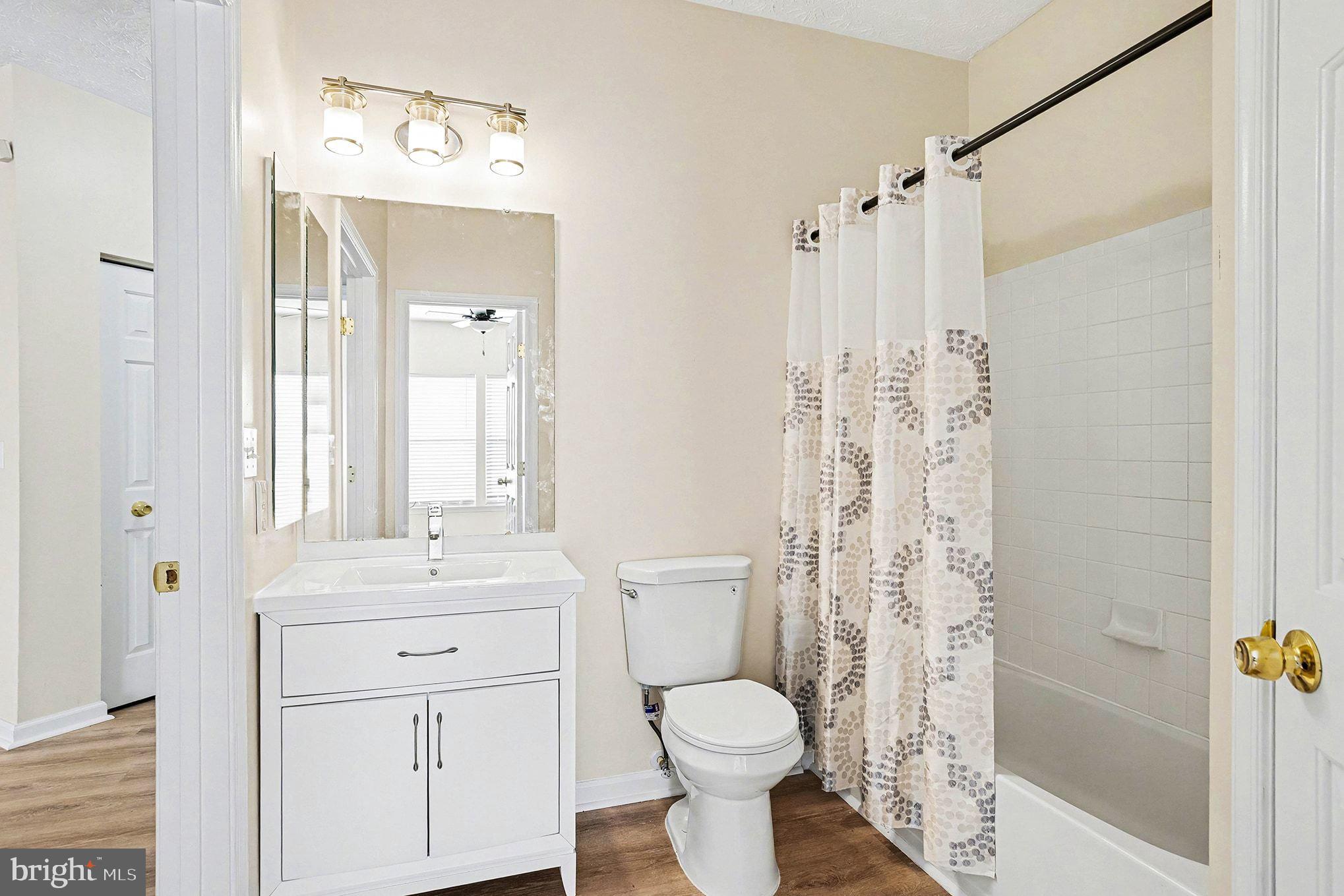 THE COURTYARDS AT POND - Residential