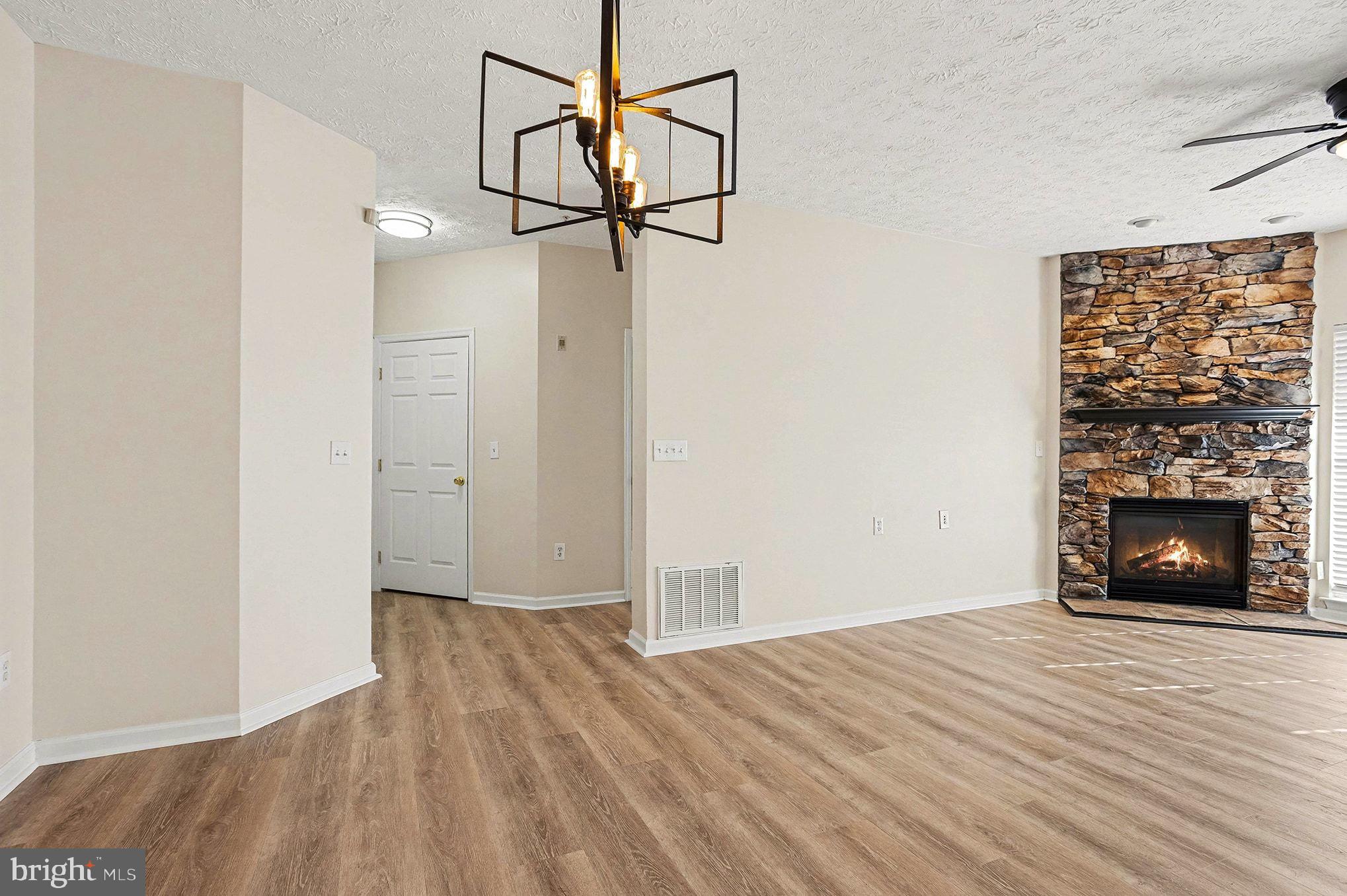 THE COURTYARDS AT POND - Residential