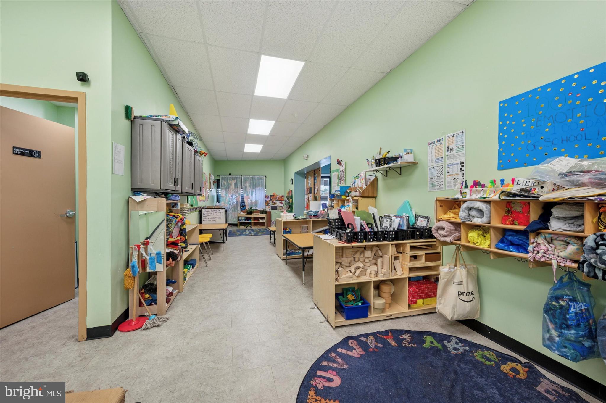 UNIVERSITY CITY - Commercial Sale