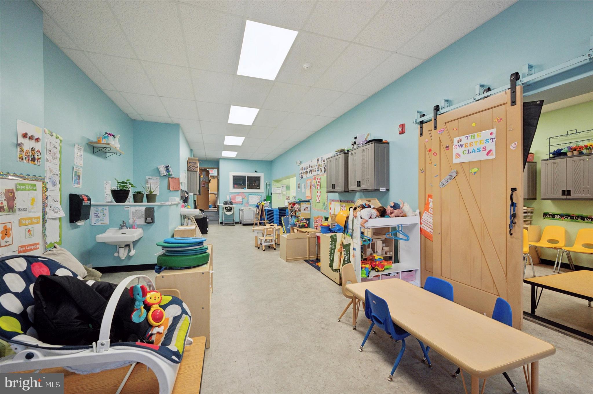 UNIVERSITY CITY - Commercial Sale