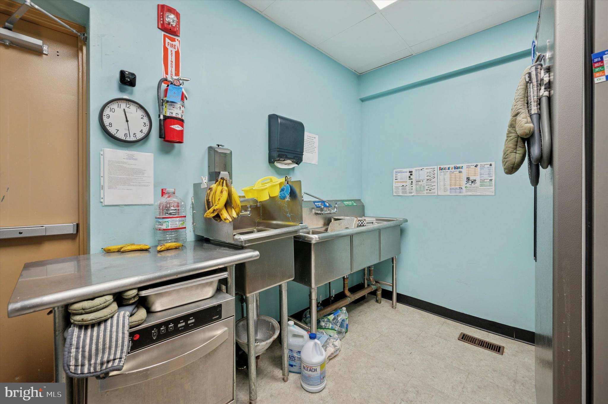 UNIVERSITY CITY - Commercial Sale