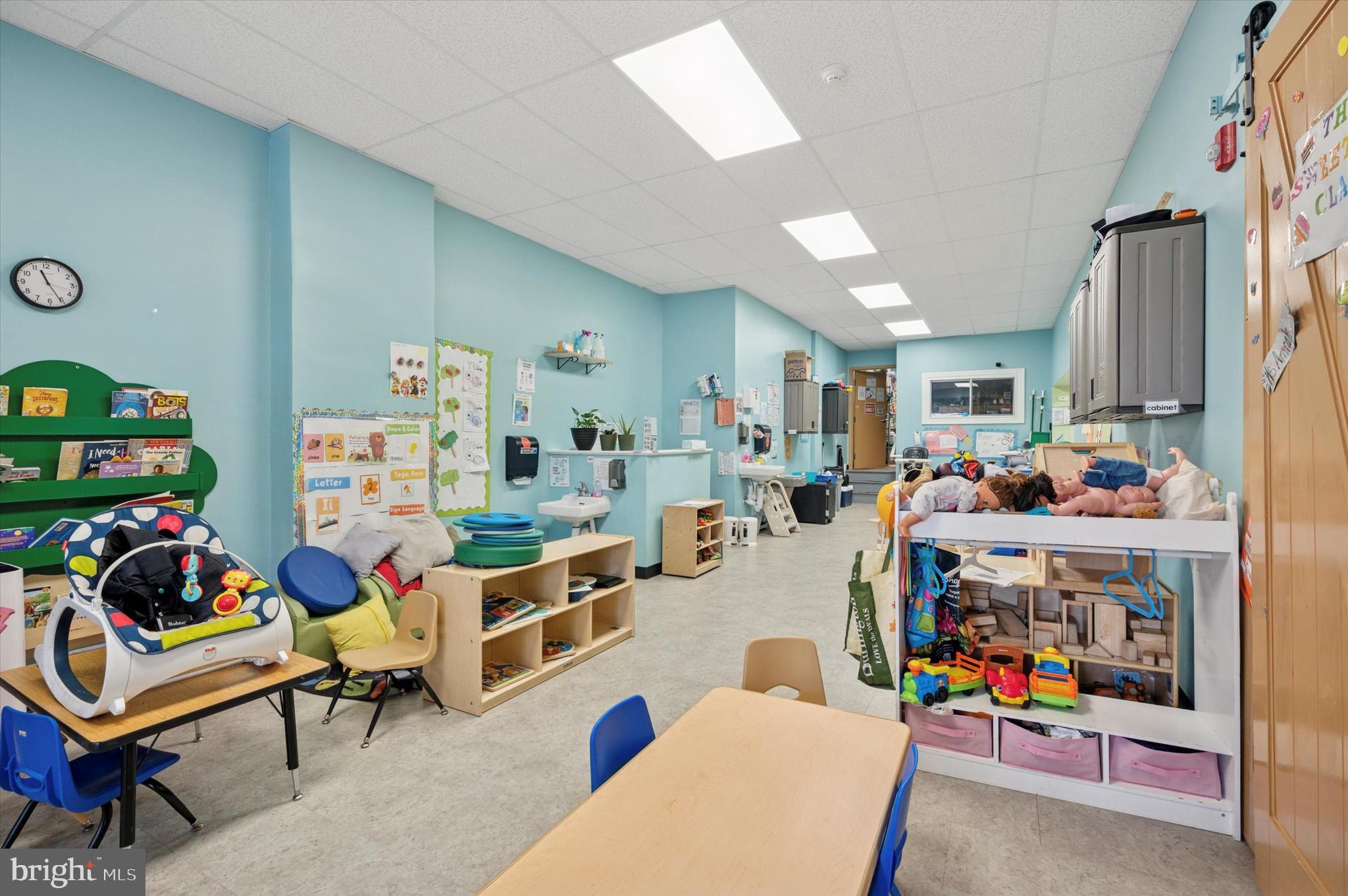 UNIVERSITY CITY - Commercial Sale