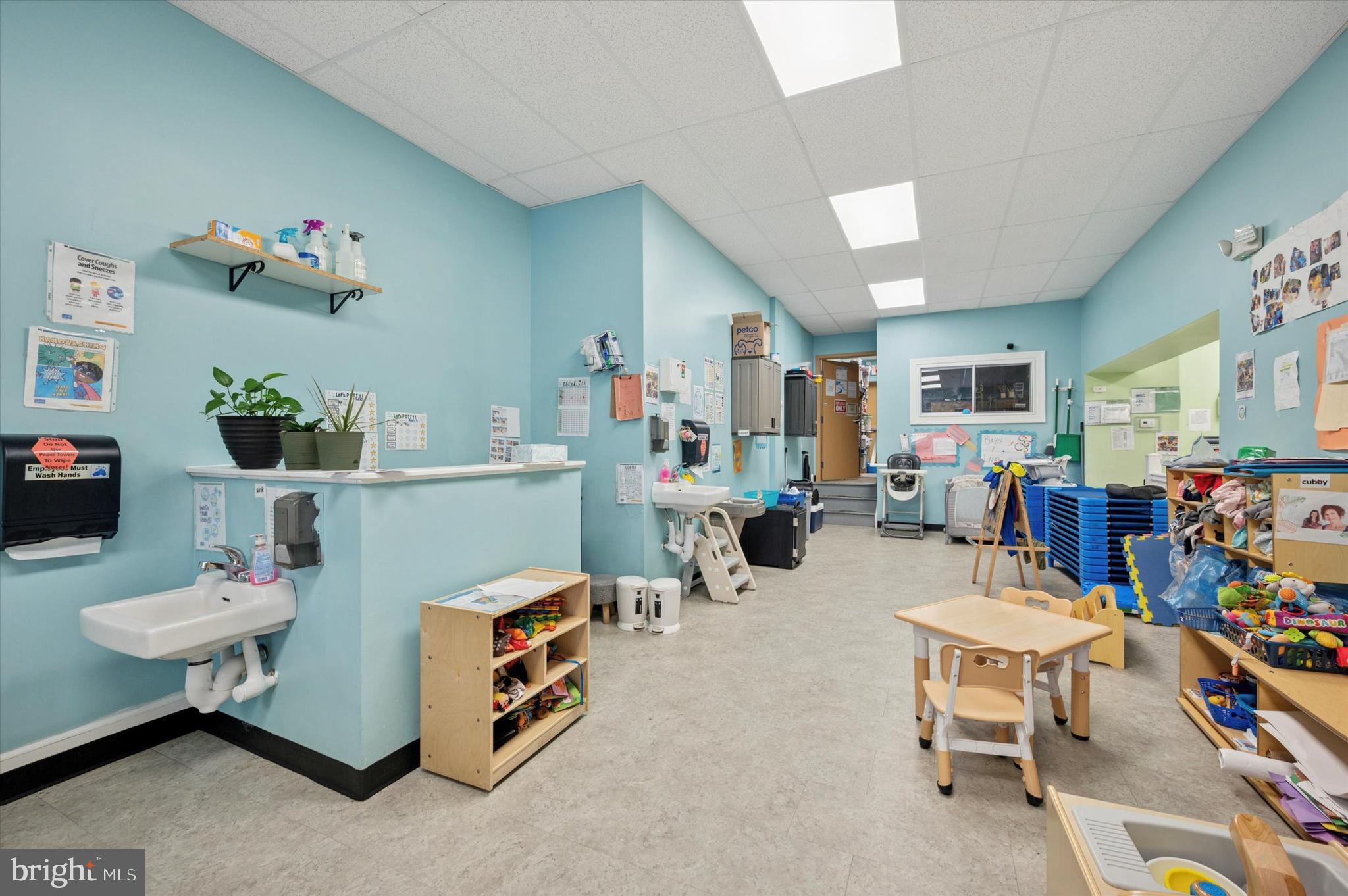 UNIVERSITY CITY - Commercial Sale