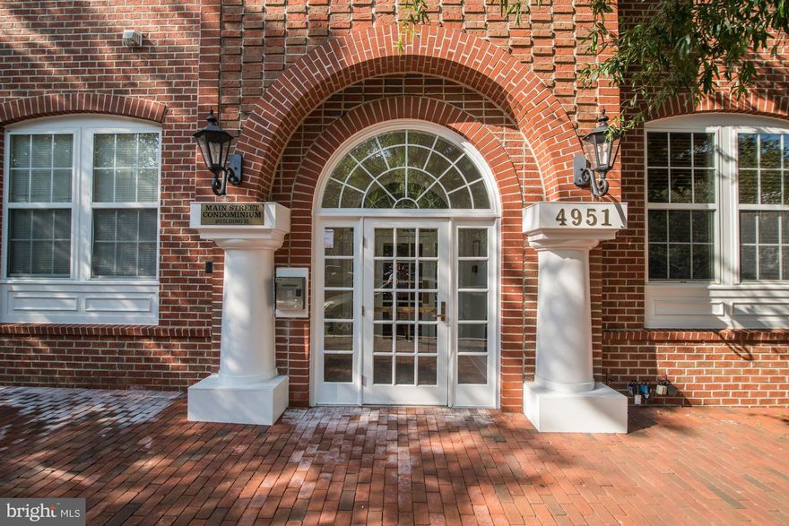 Condo Penthouse in prime location within Cameron Station.  Spacious 2 bedroom and DEN, with bonus sunroom off master bedroom. This condo is perfect for entertaining or coming home after a long day.  Bedrooms on seperate floors for extra privacy, updated gourmet kitchen, vaulted two story ceiling with windows, and much more. Close to DC, Pentagon, Old Town Alexandria, Rush hour shuttle to metro.