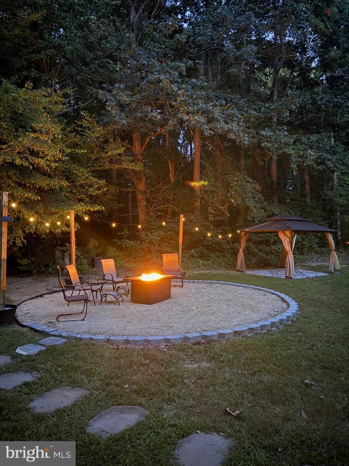 BREEZY POINT - Residential