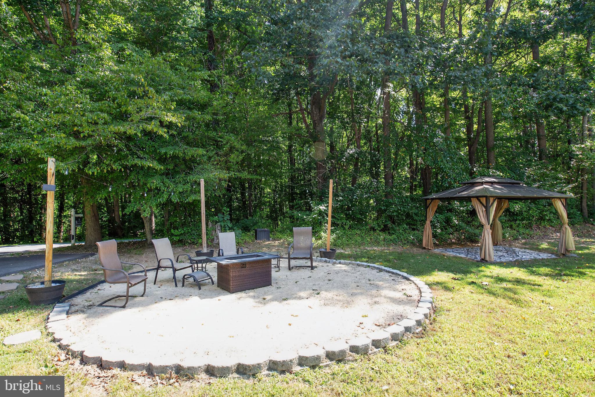 BREEZY POINT - Residential