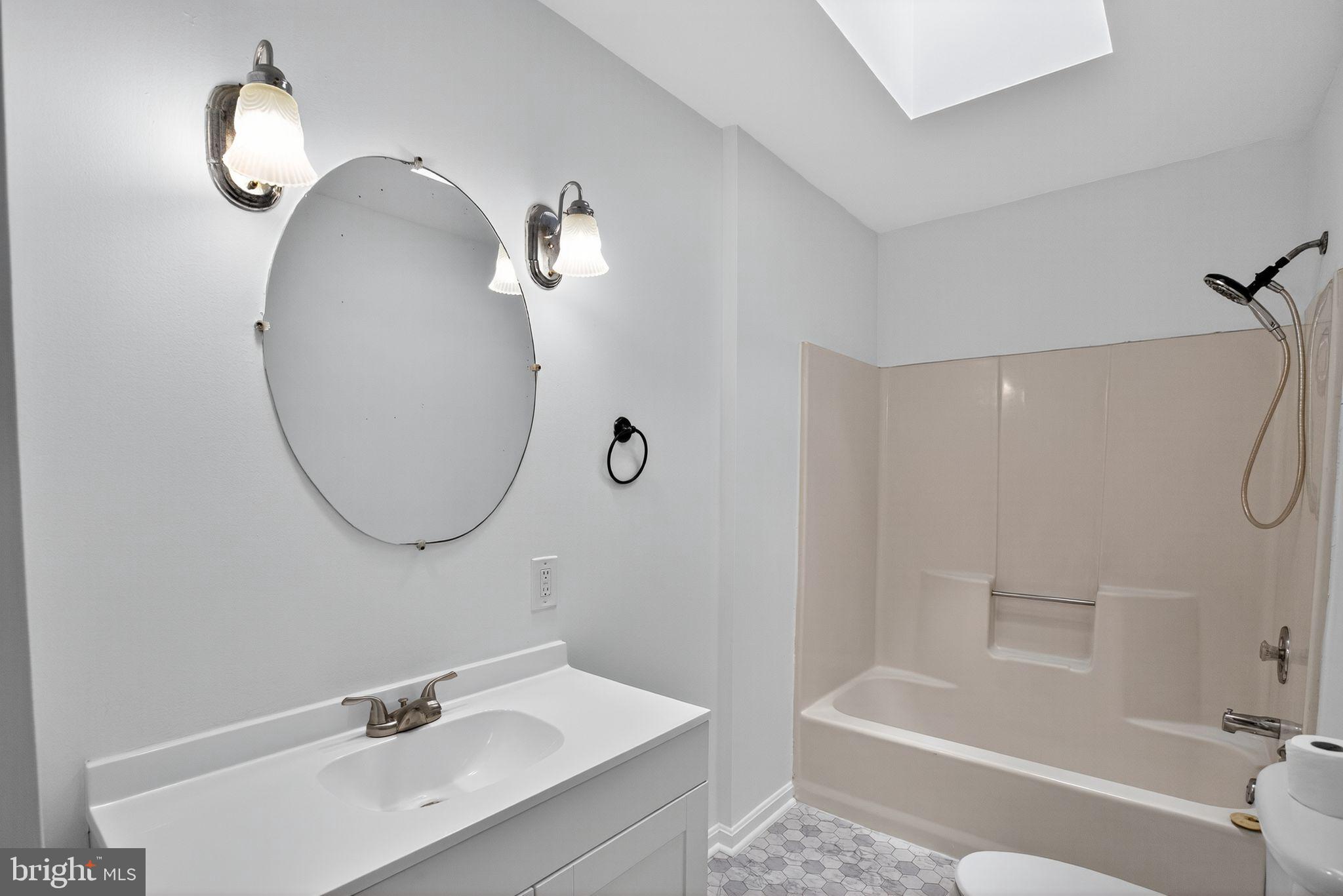 BREEZY POINT - Residential