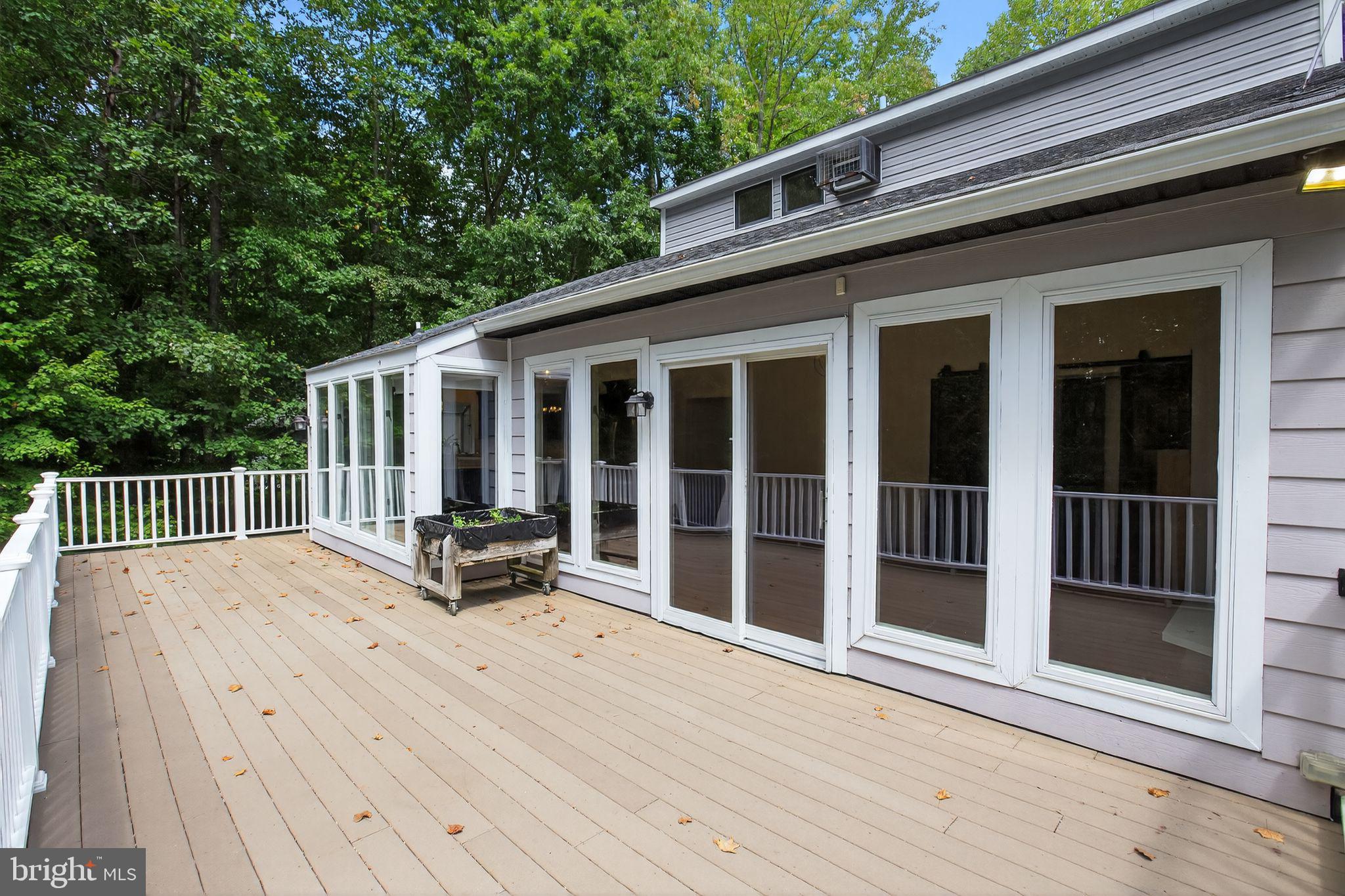 BREEZY POINT - Residential