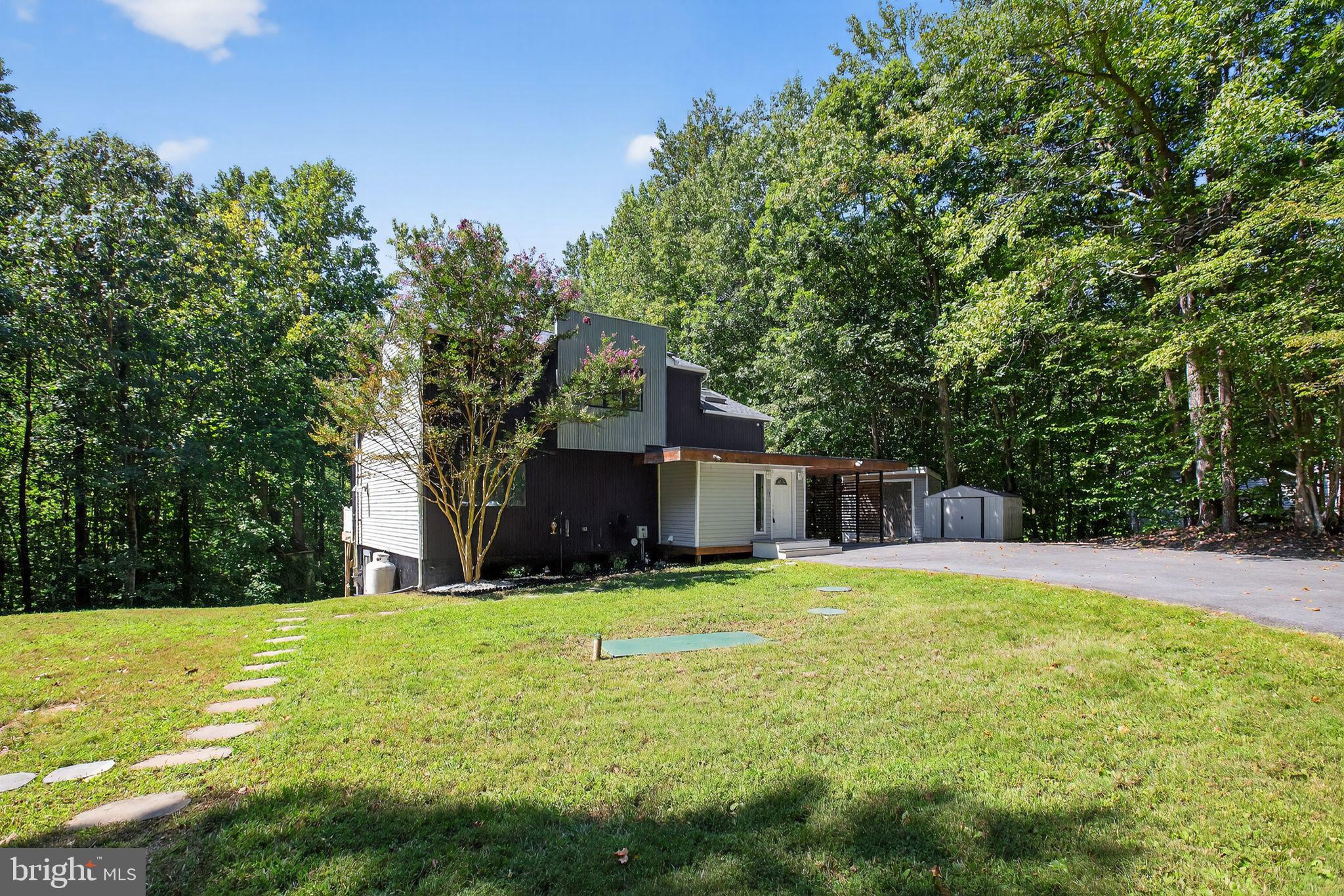 BREEZY POINT - Residential