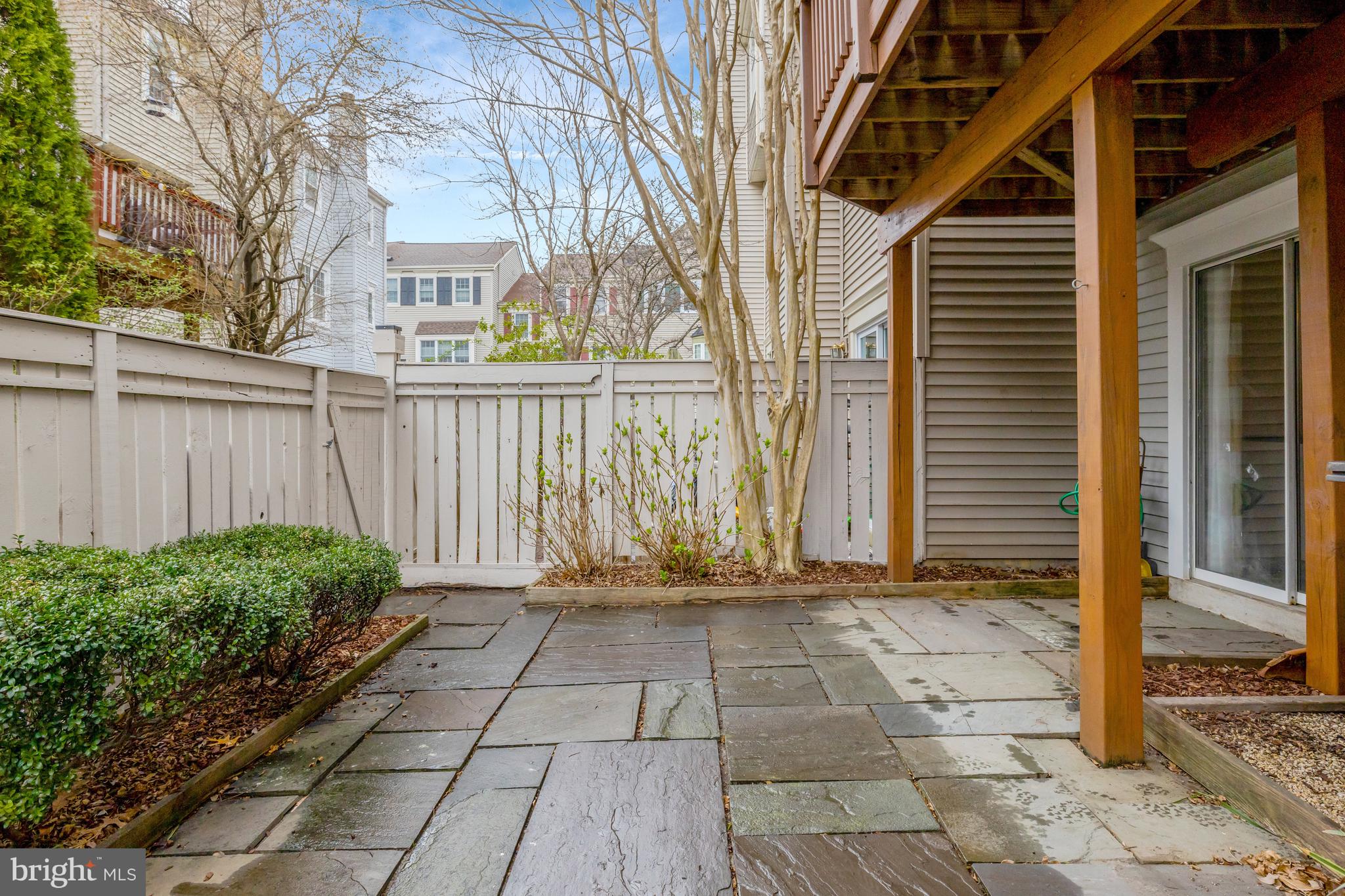 HUNTERS SQUARE - Residential