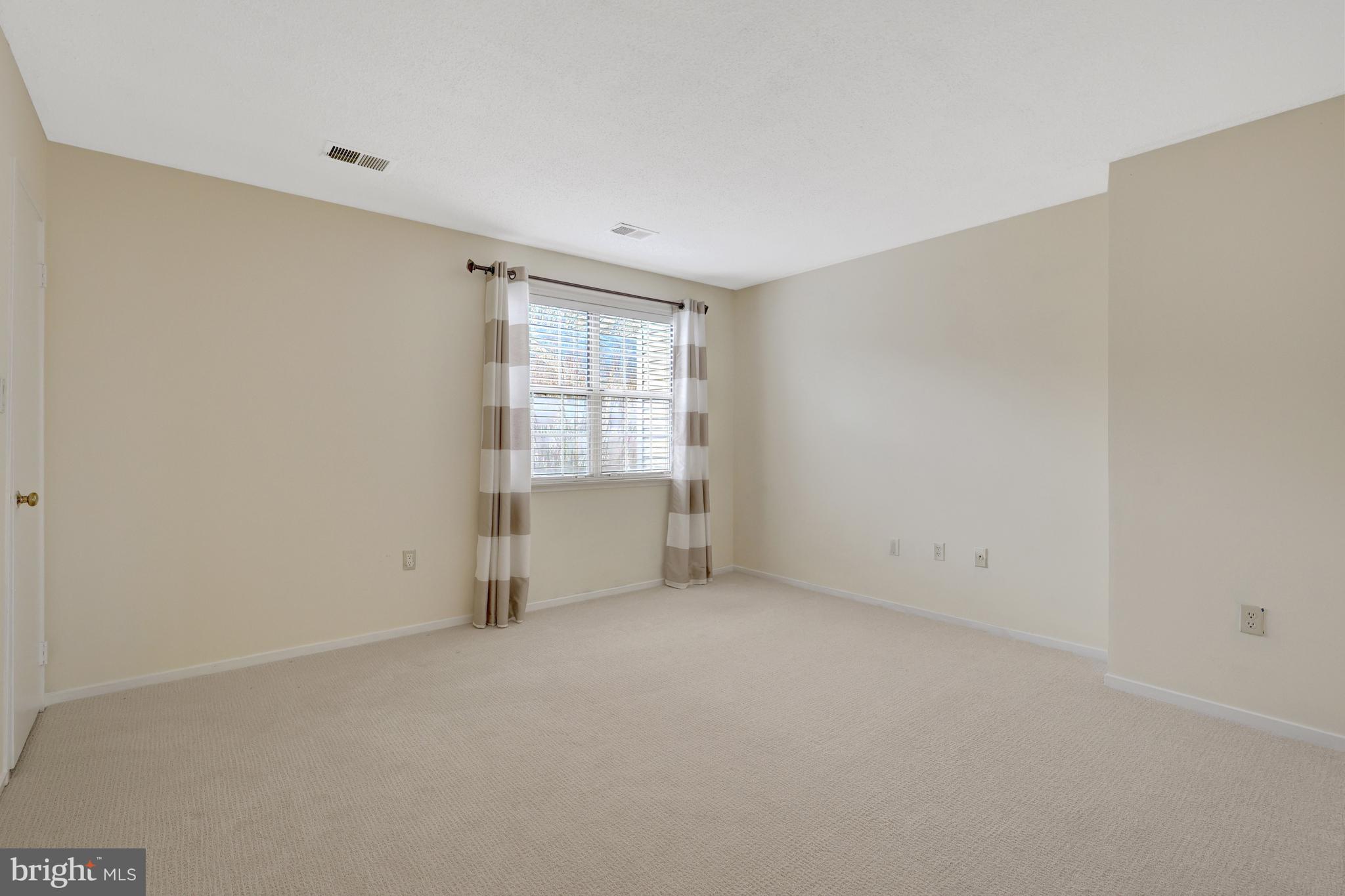 HUNTERS SQUARE - Residential