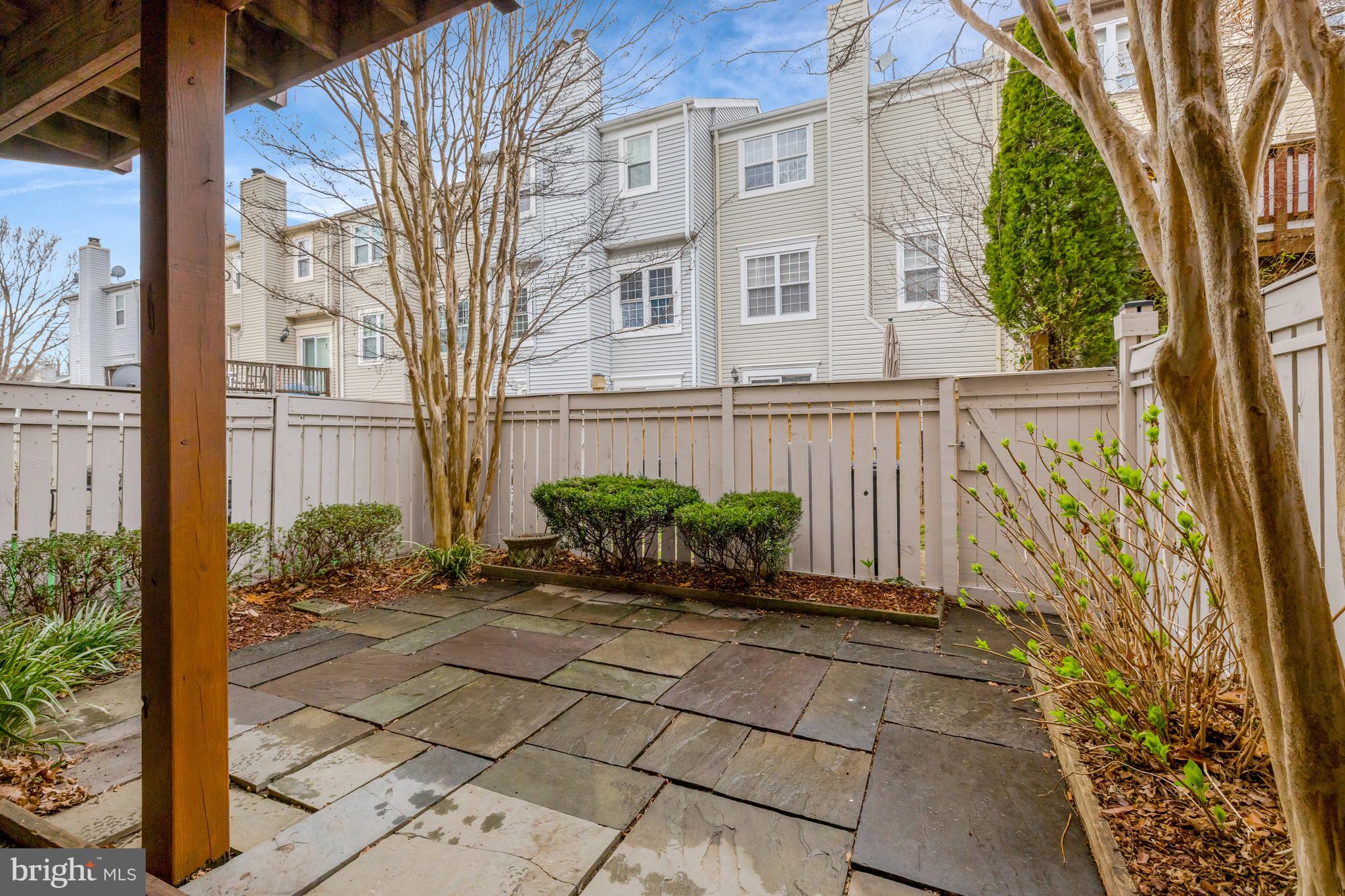 HUNTERS SQUARE - Residential