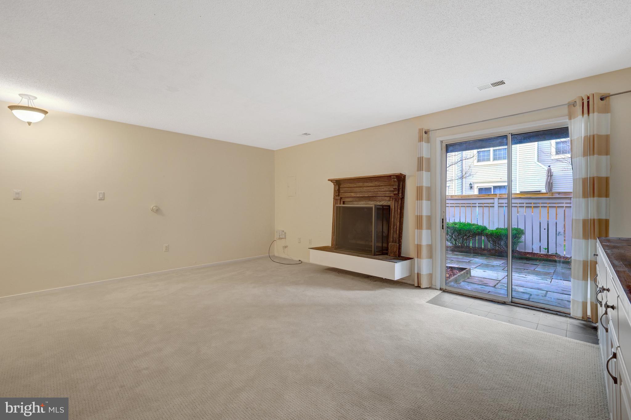 HUNTERS SQUARE - Residential