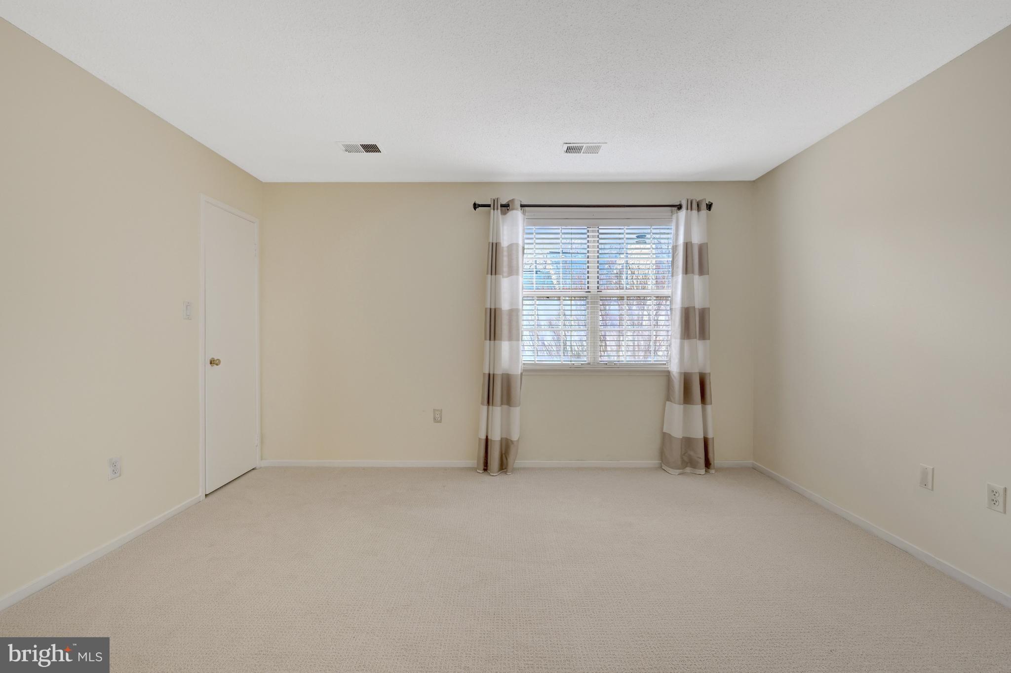 HUNTERS SQUARE - Residential