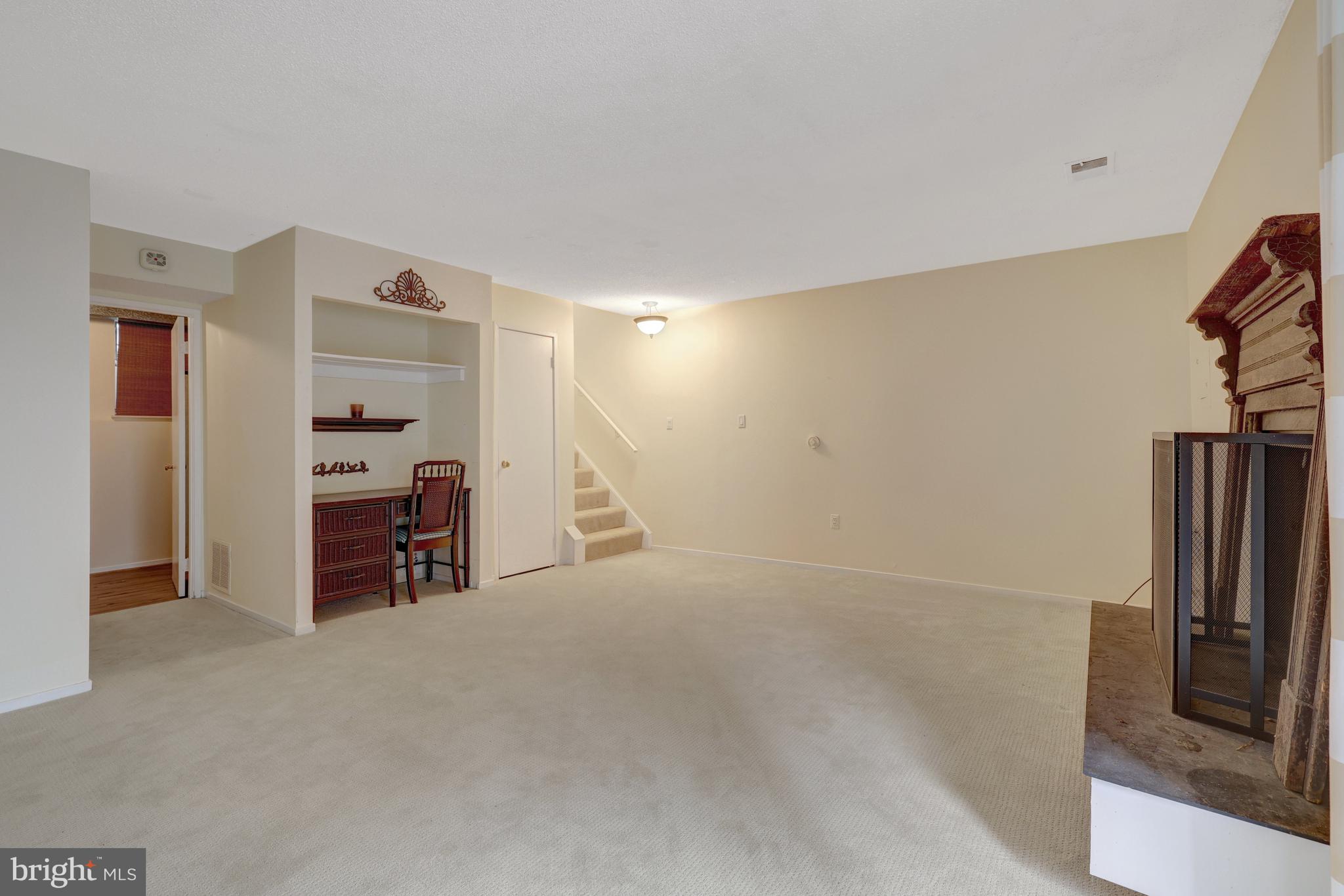 HUNTERS SQUARE - Residential