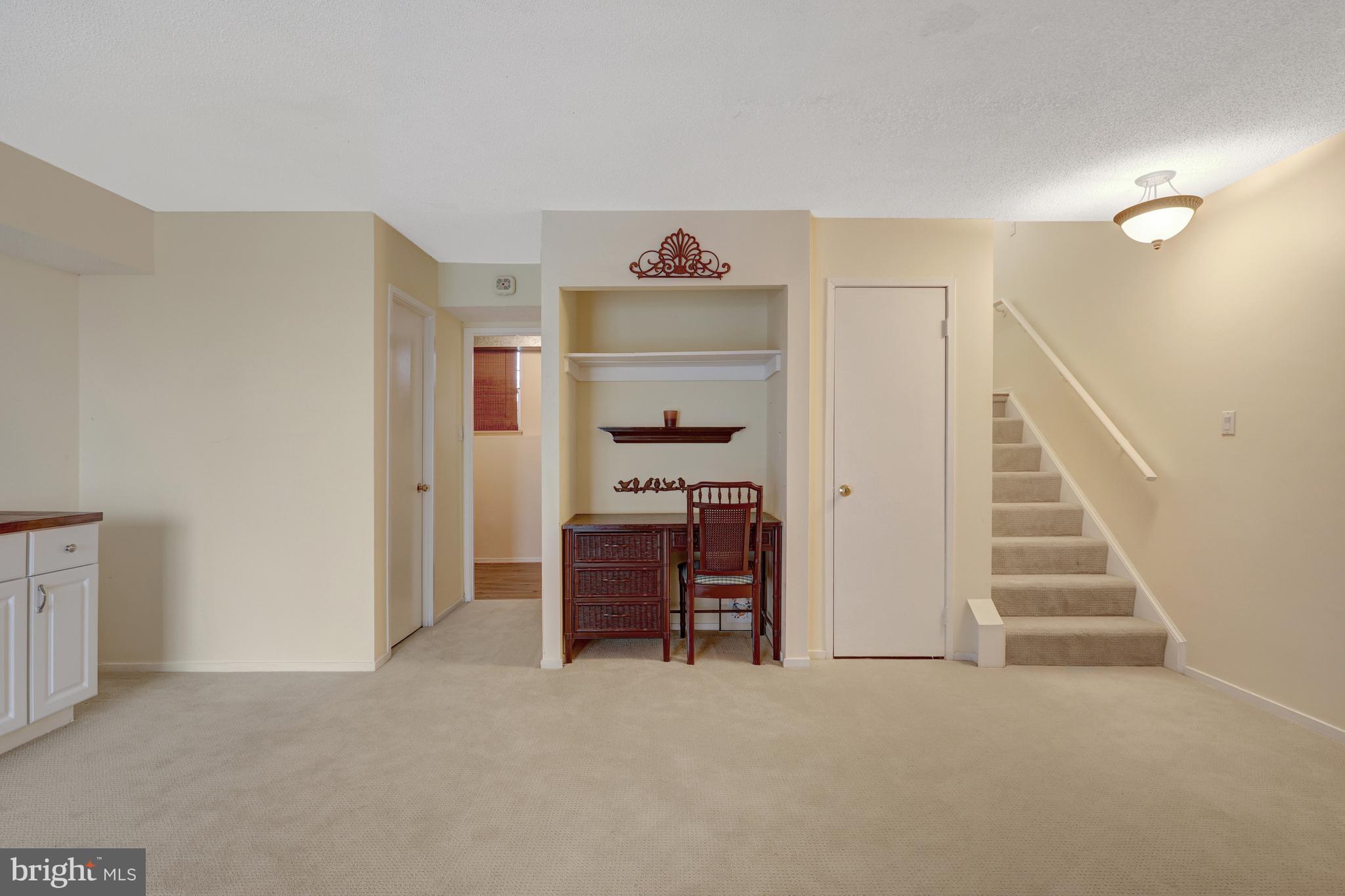 HUNTERS SQUARE - Residential