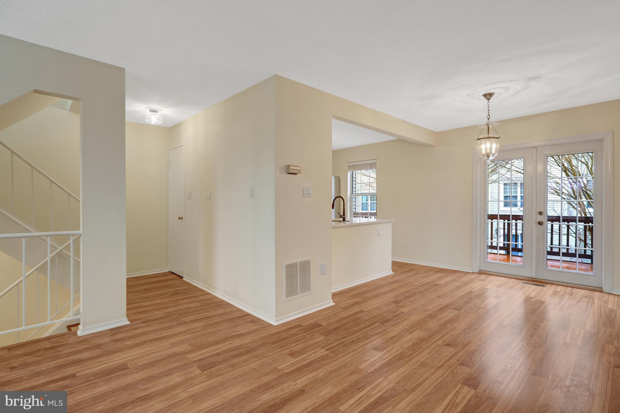 HUNTERS SQUARE - Residential