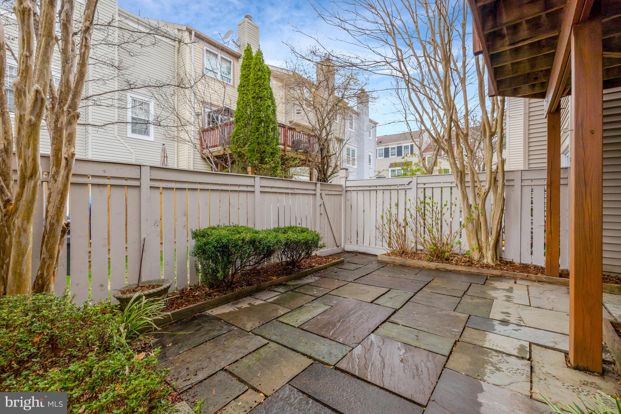 HUNTERS SQUARE - Residential