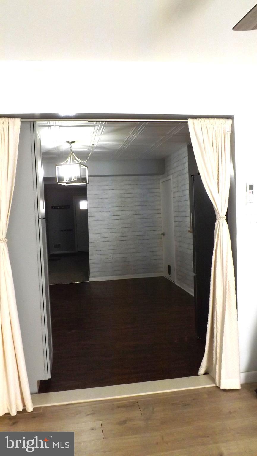 VALLEY VIEW VILLAGE - Residential Lease