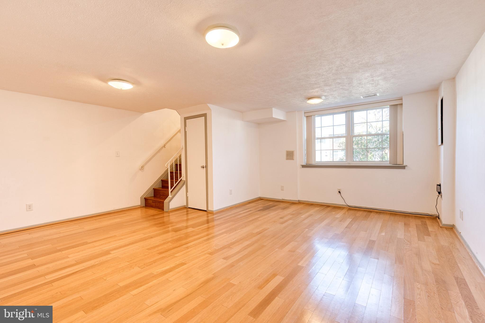 CARLTON SQUARE - Residential