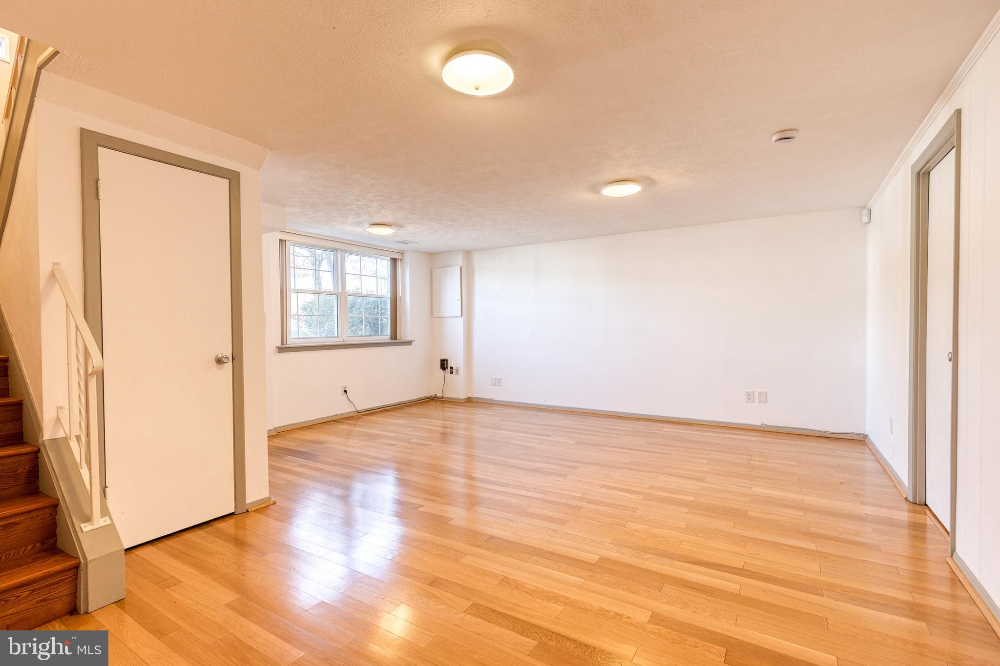 CARLTON SQUARE - Residential