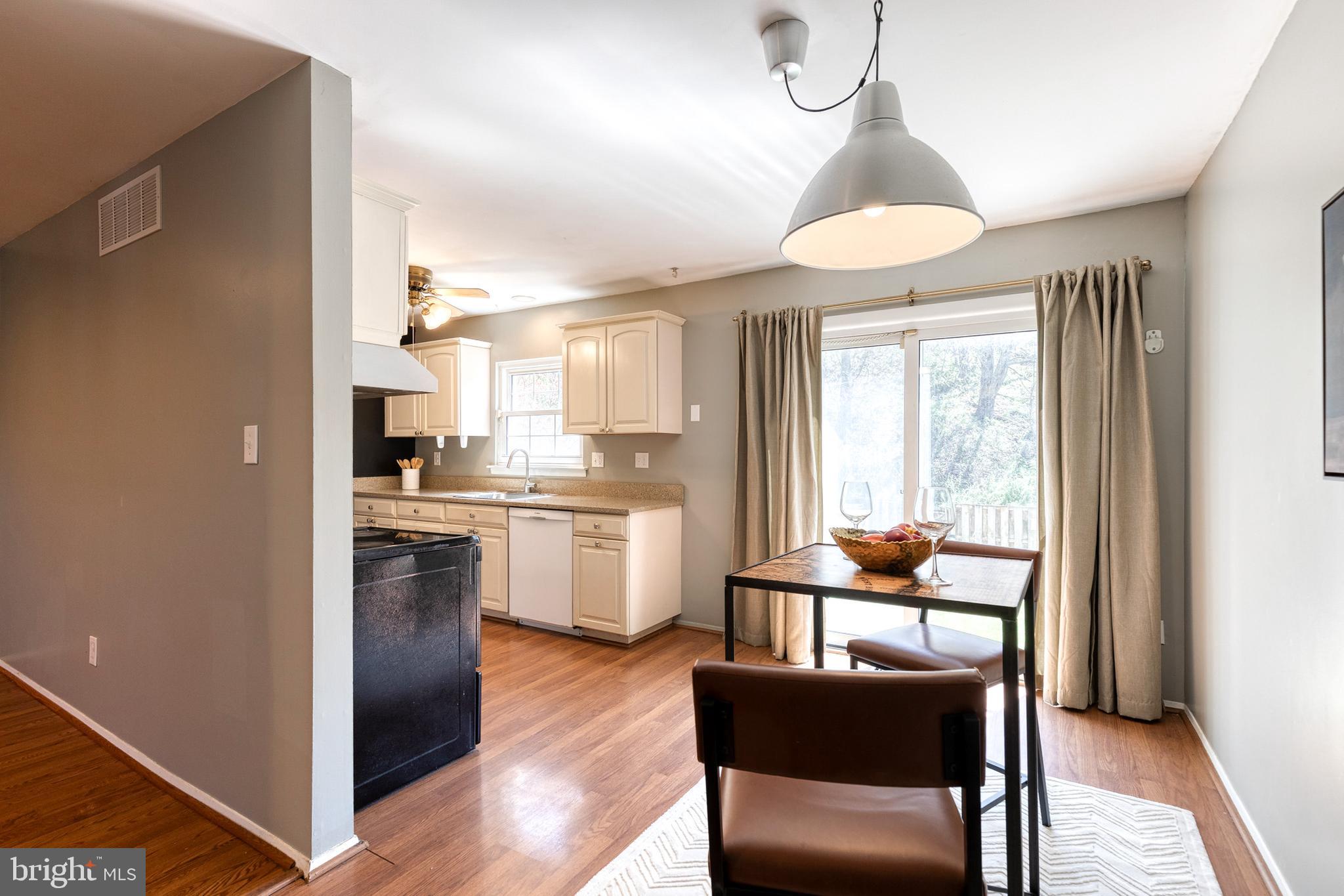 CARLTON SQUARE - Residential